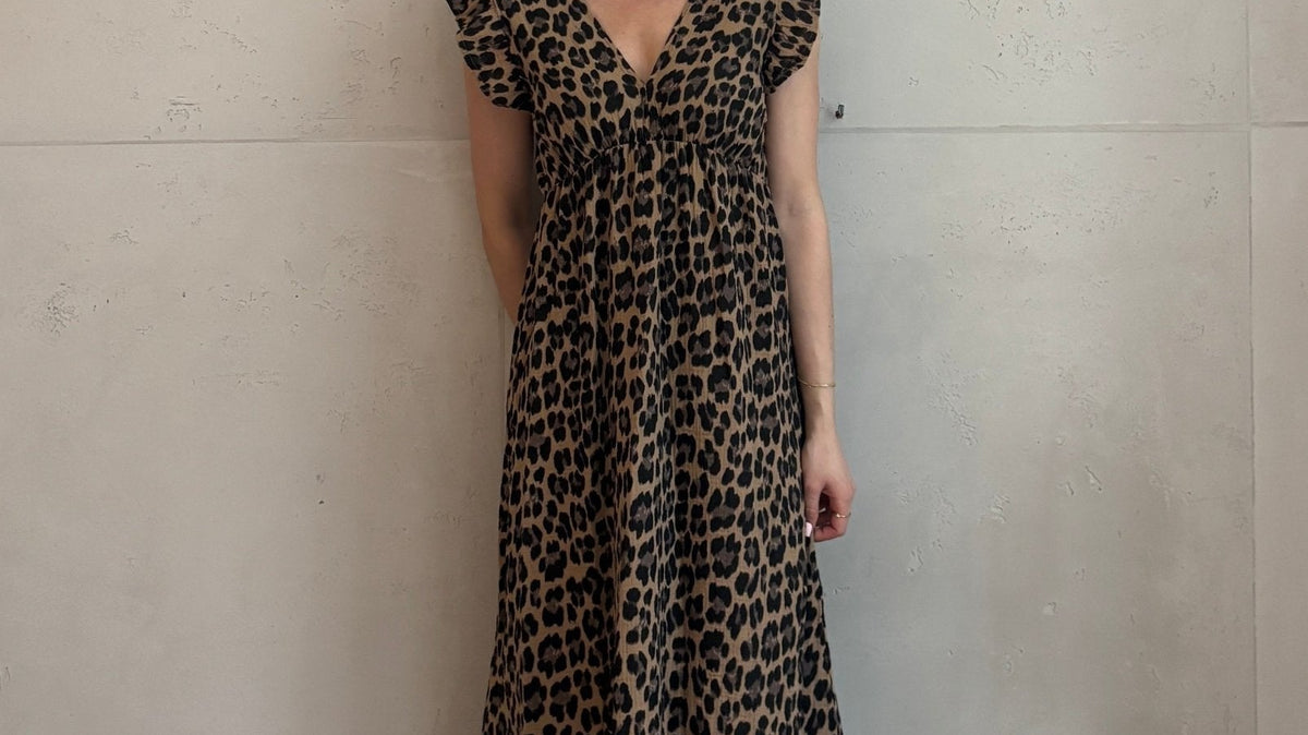 Leo Maxi Musselinkleid in Braun – Leo Print im Herbst kombinieren