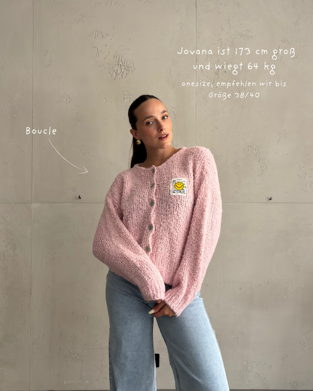 Bouclé Strickjacke mit Smiley Patch