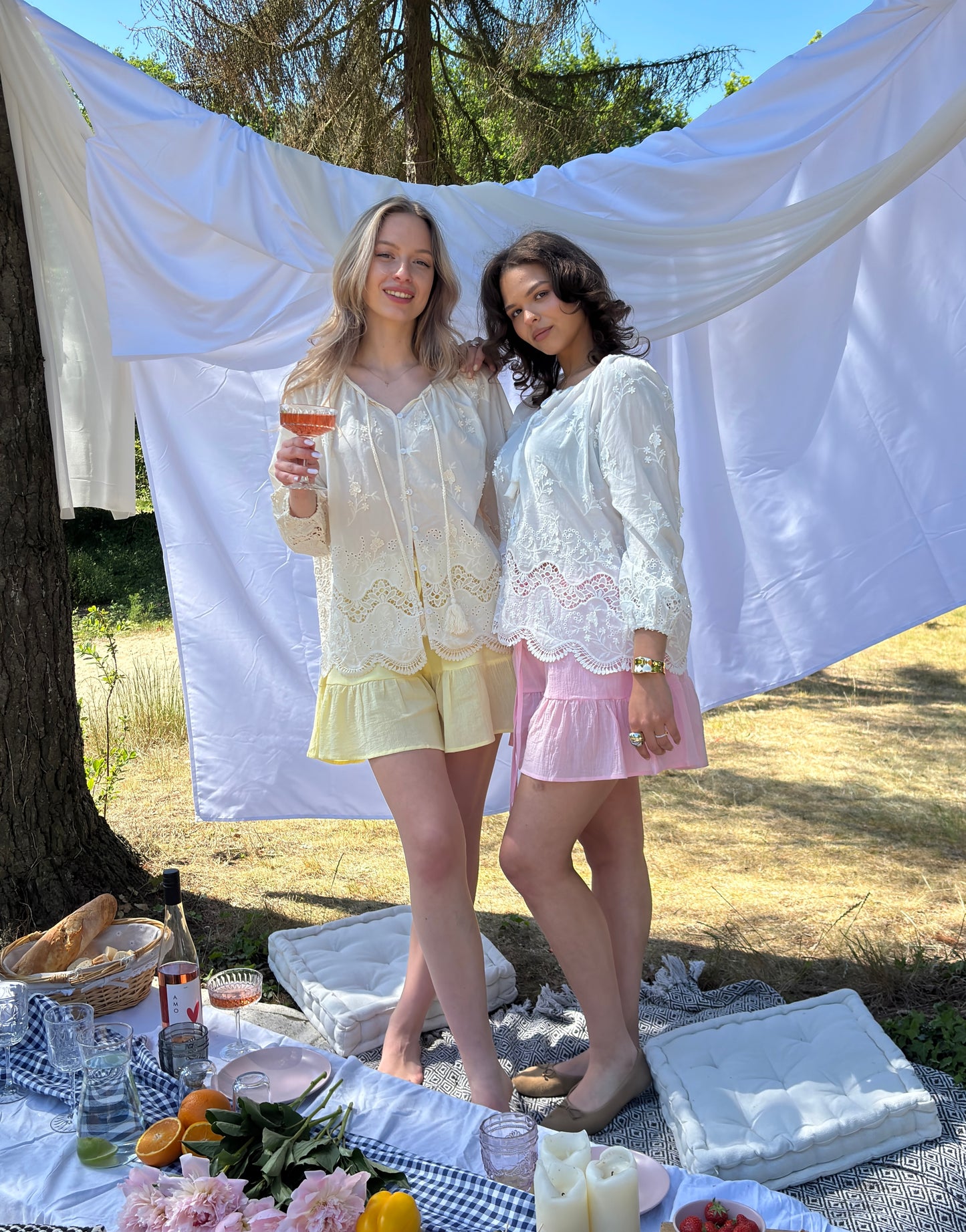 Boho-Bluse mit Spitze und Stickerei