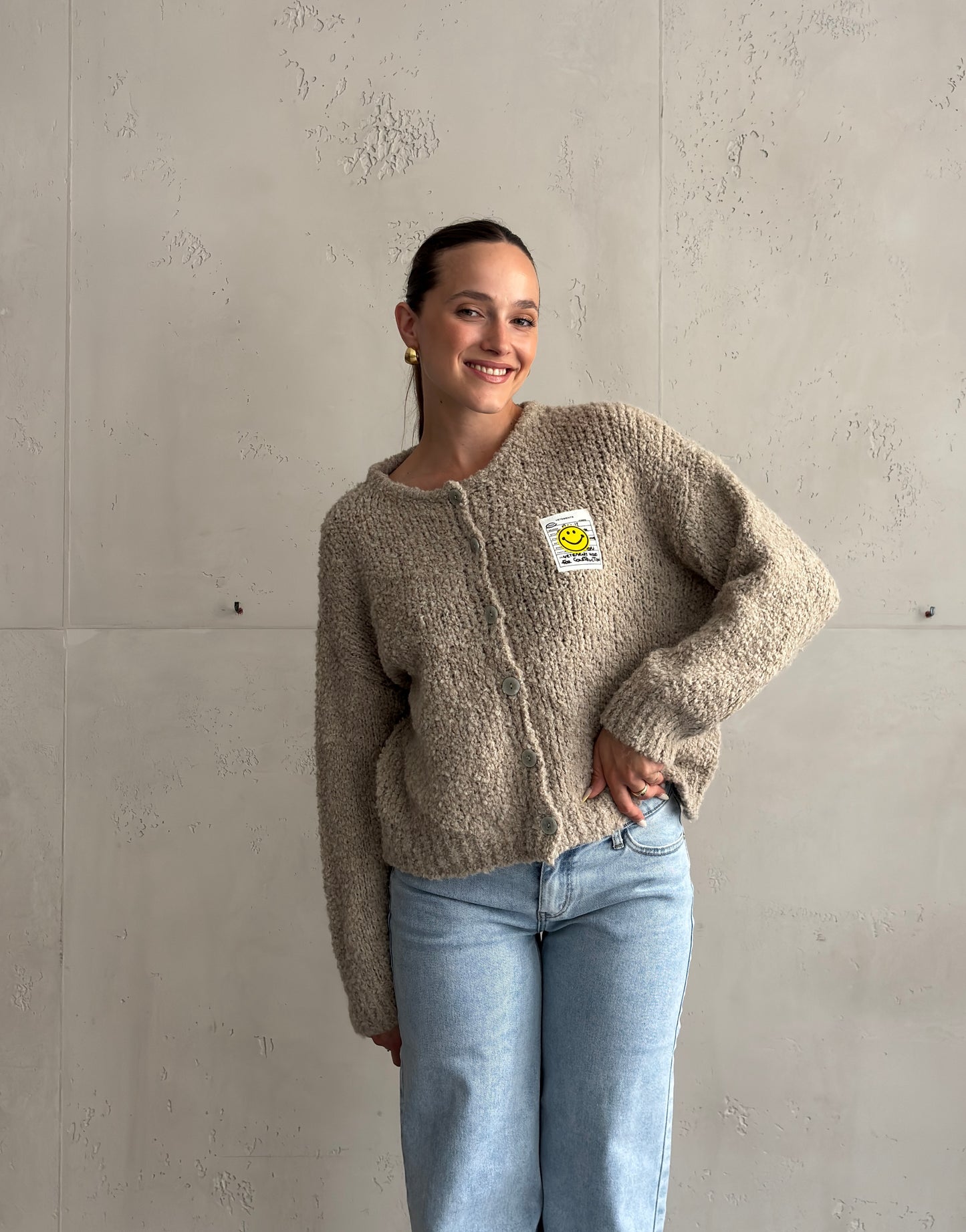 Bouclé Strickjacke mit Smiley Patch