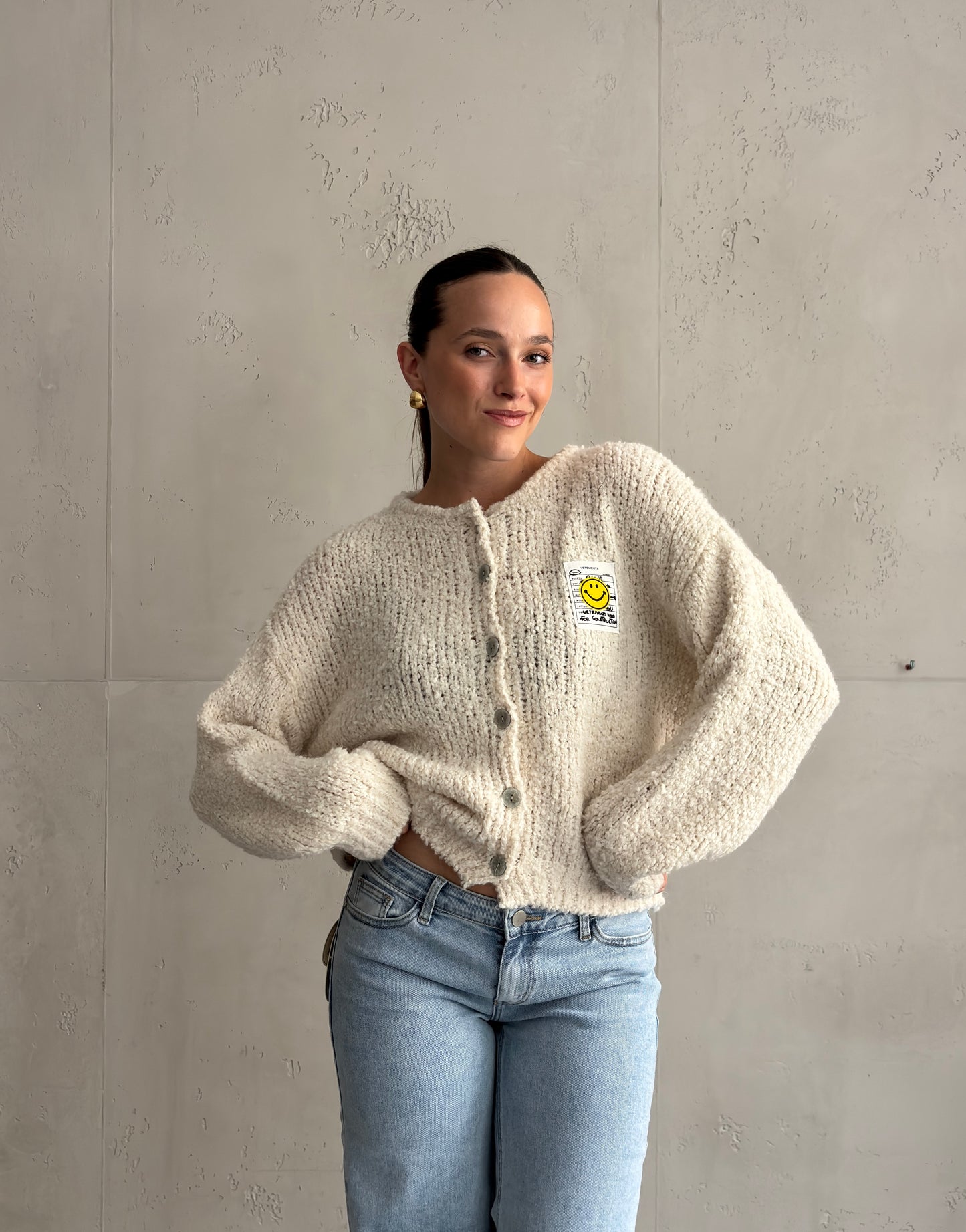 Bouclé Strickjacke mit Smiley Patch