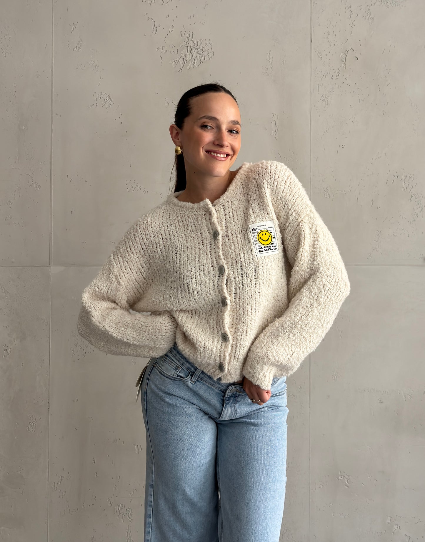 Bouclé Strickjacke mit Smiley Patch