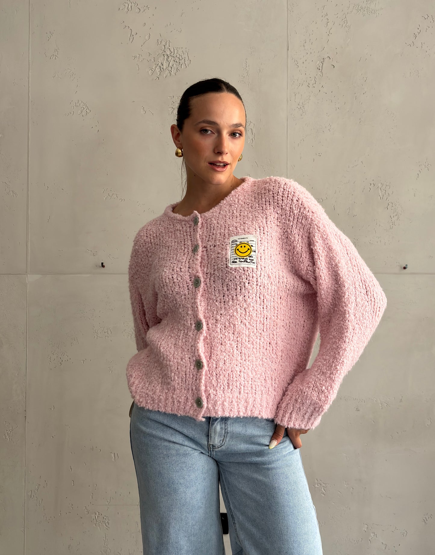 Bouclé Strickjacke mit Smiley Patch