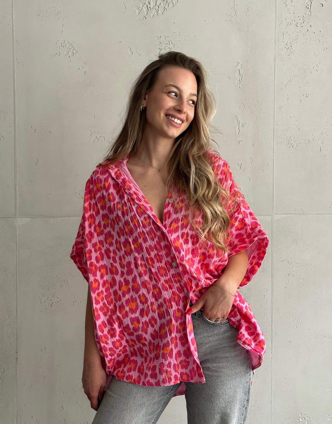 Oversize Leo Musselin Bluse mit kurzen Ärmeln