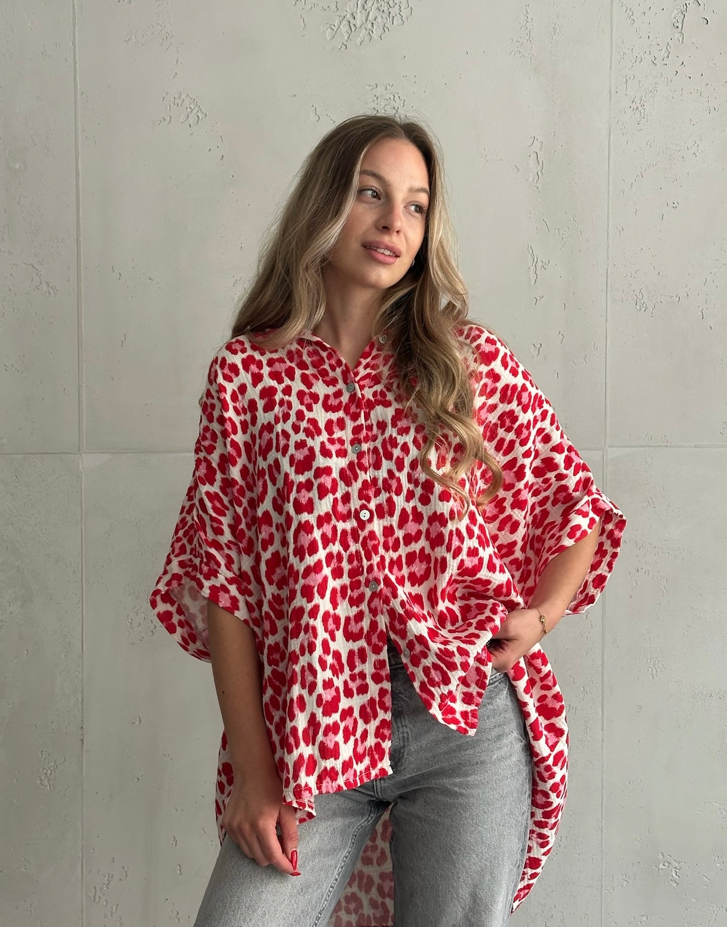 Oversize Leo Musselin Bluse mit kurzen Ärmeln