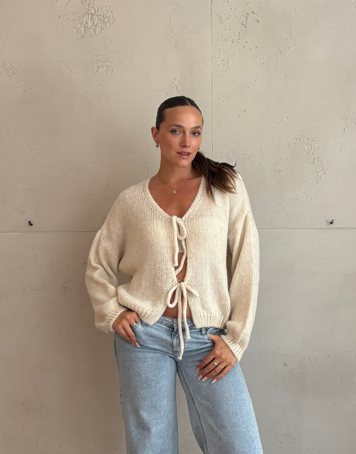 Weicher Schleifen-Pullover