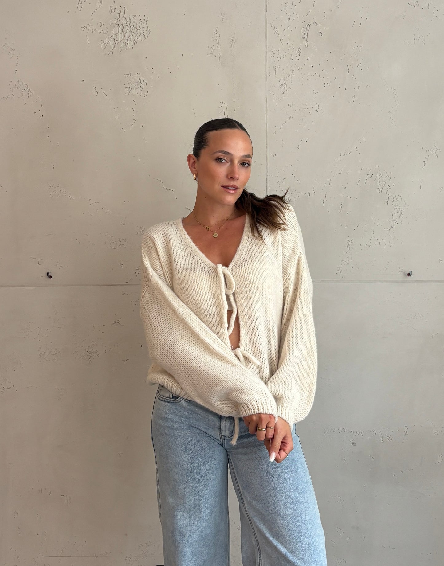 Weicher Schleifen-Pullover