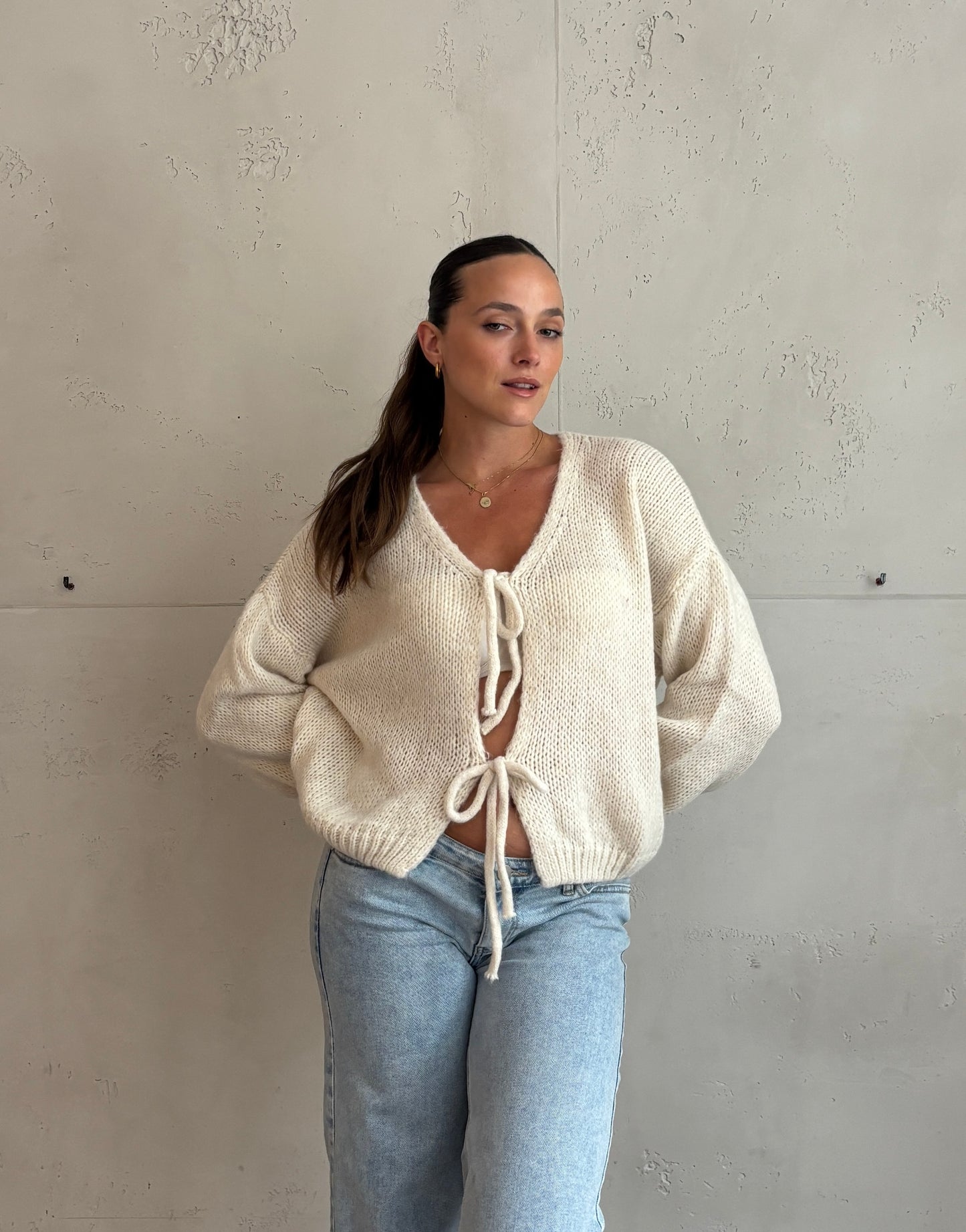 Weicher Schleifen-Pullover