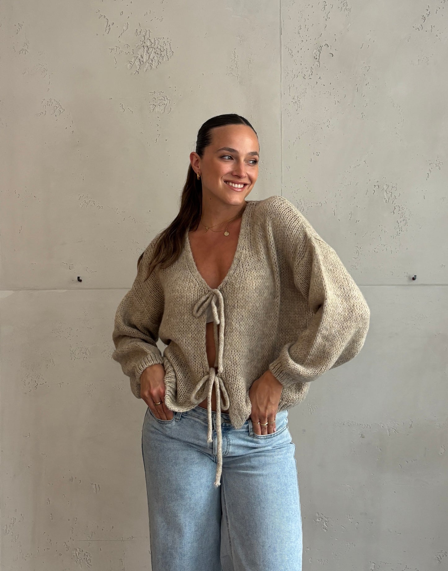 Weicher Schleifen-Pullover
