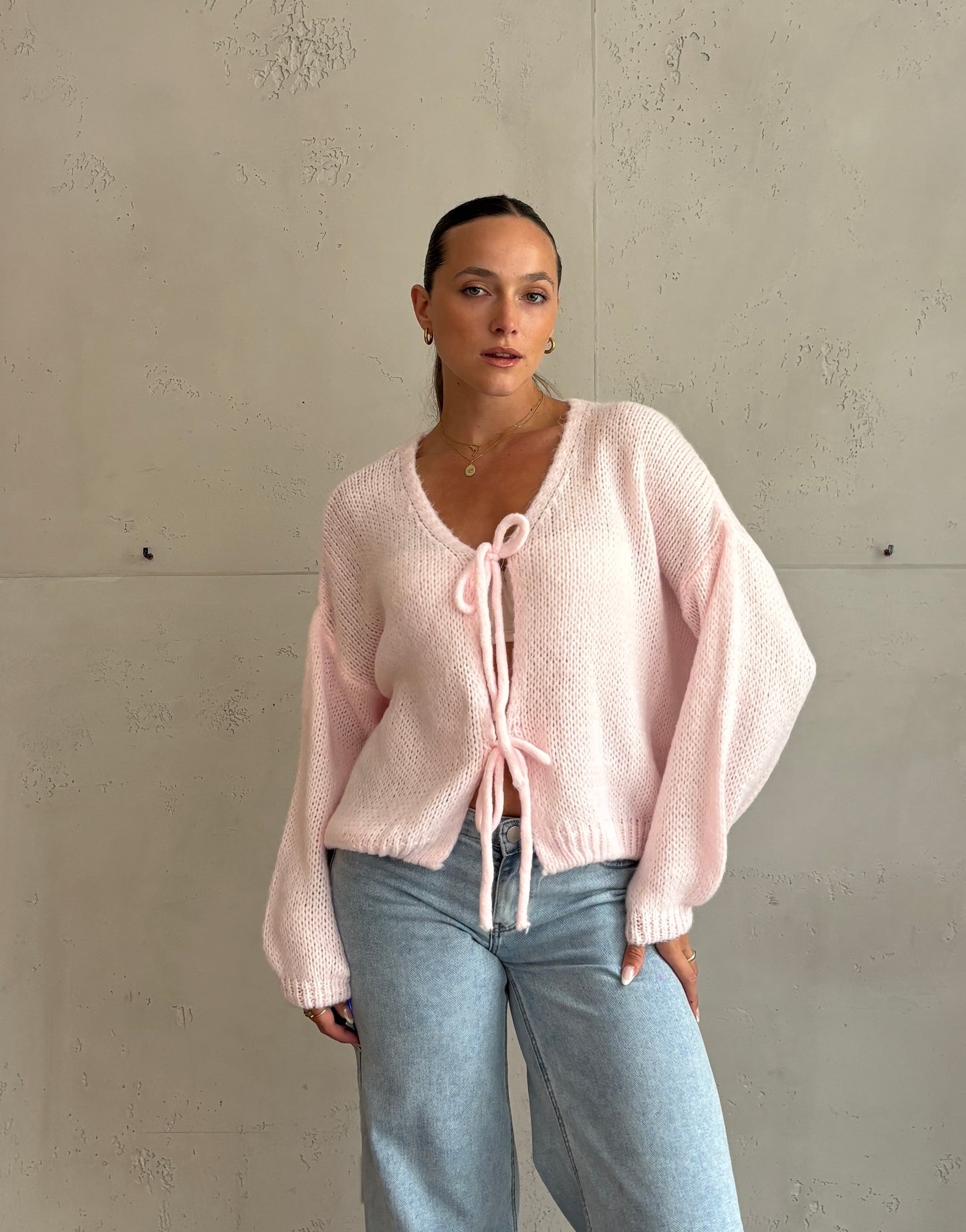 Weicher Schleifen-Pullover