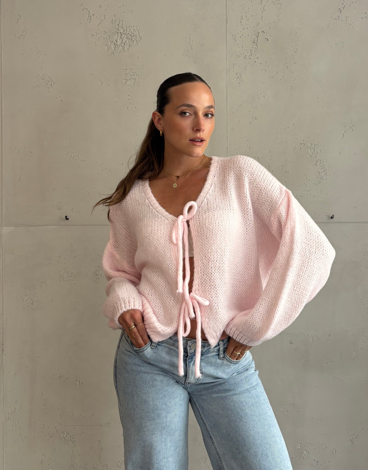Weicher Schleifen-Pullover