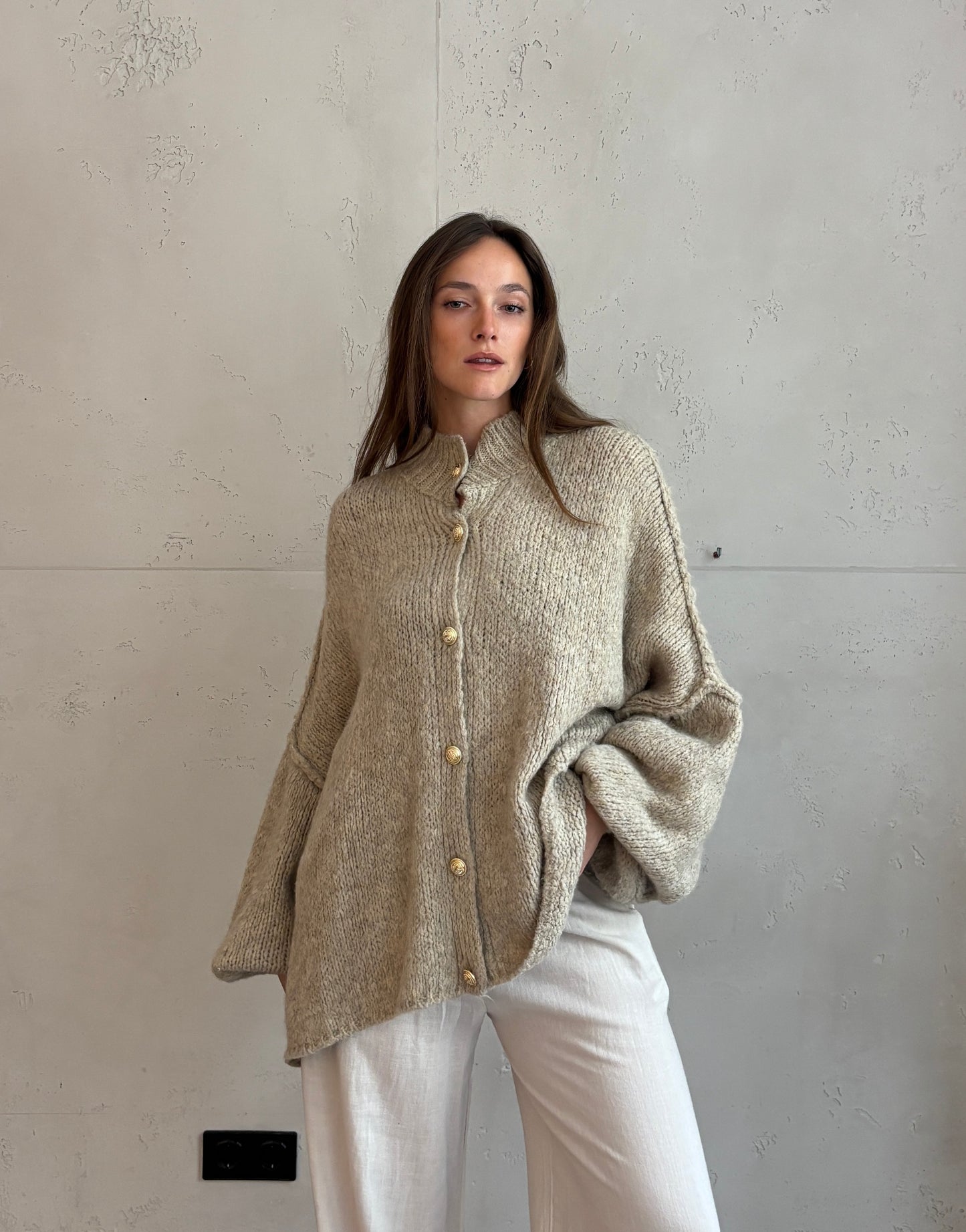 Oversize Strickjacke mit Knöpfen