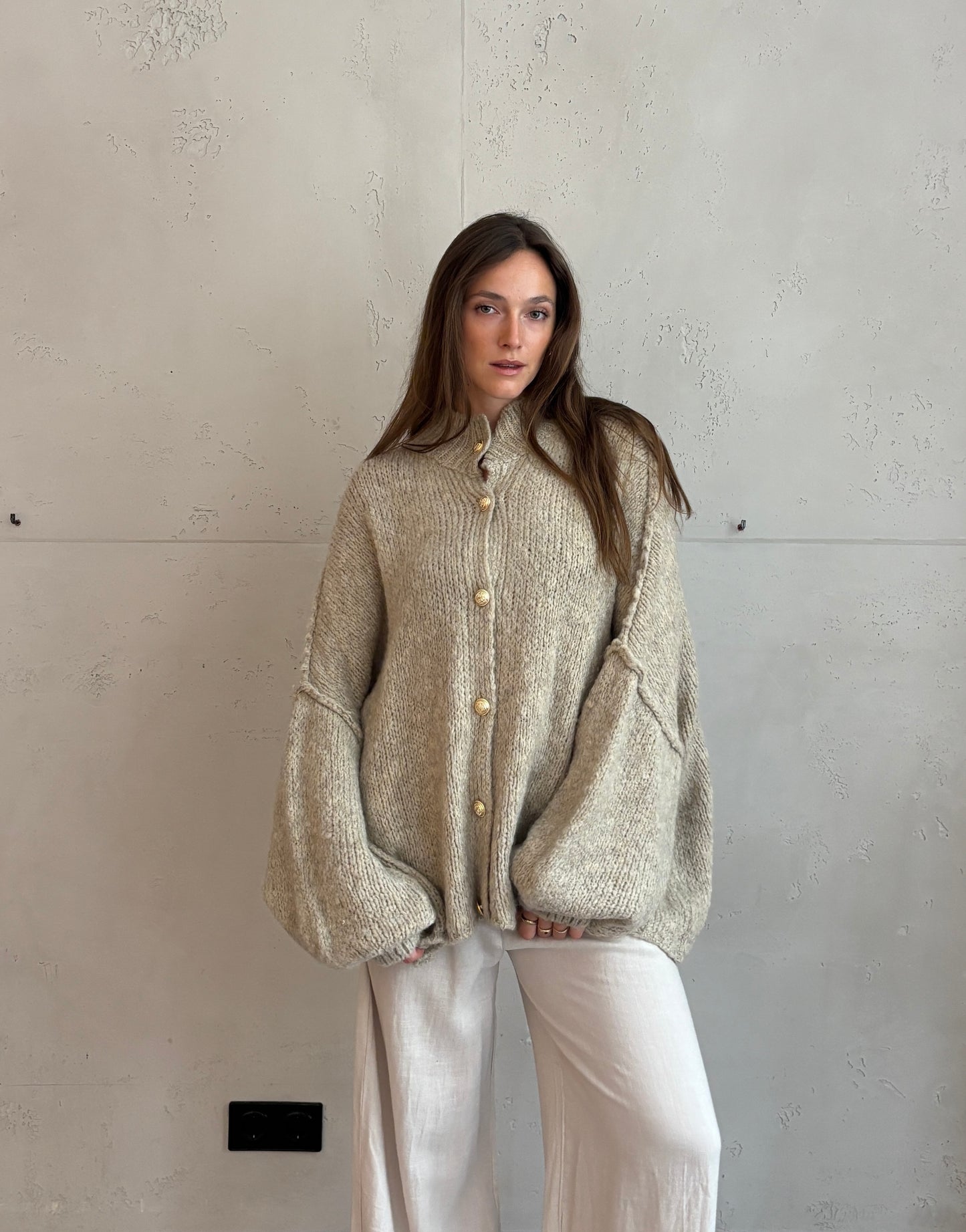 Oversize Strickjacke mit Knöpfen