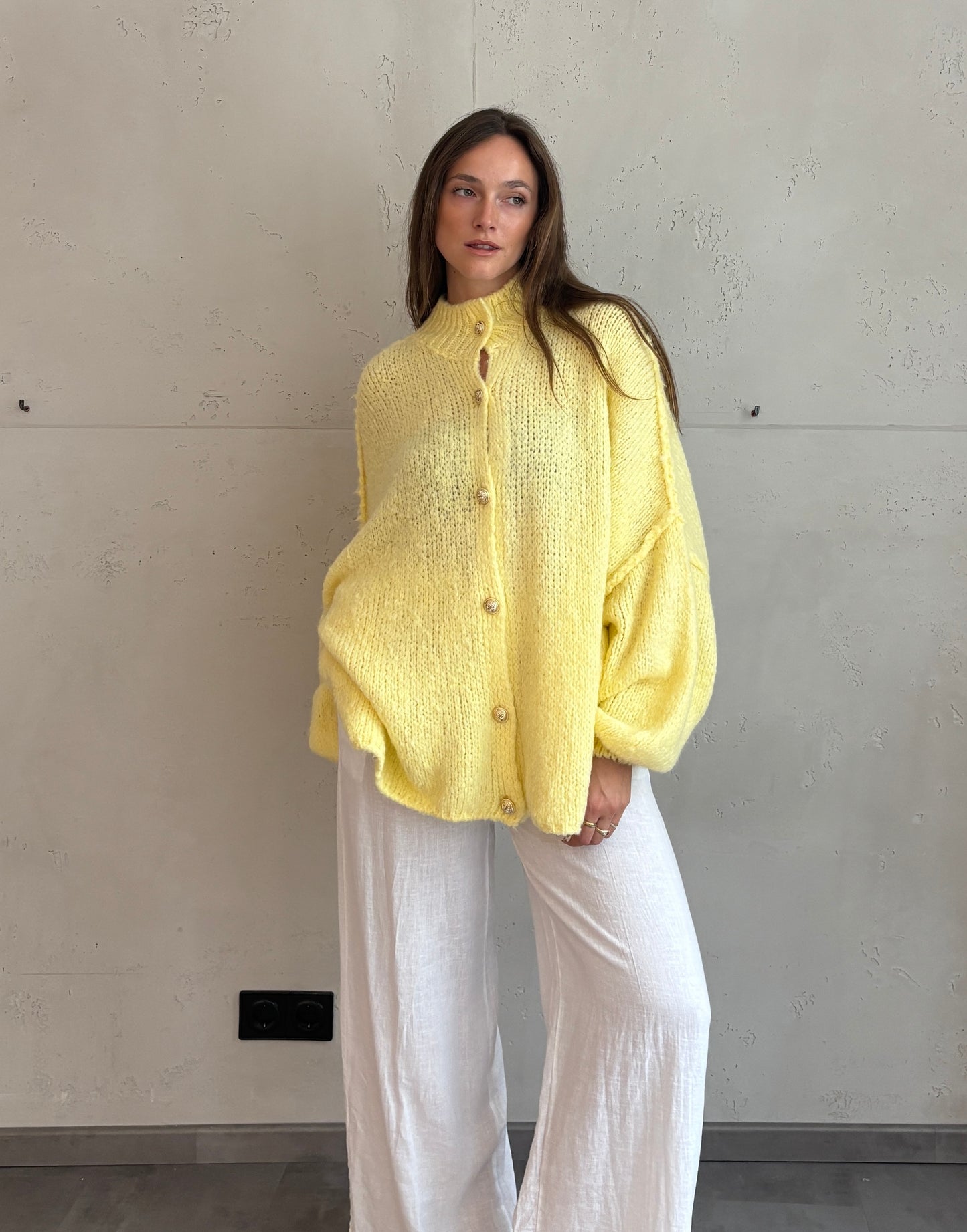 Oversize Strickjacke mit Knöpfen