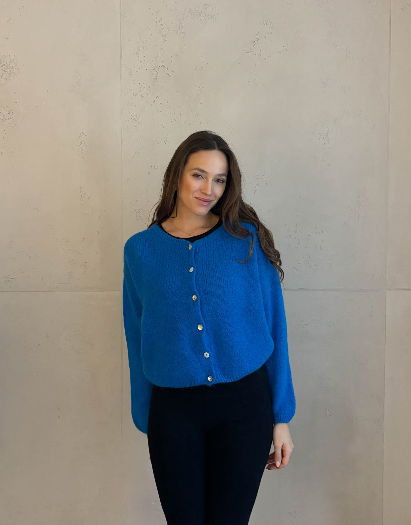 Kurze Mohair Strickjacke mit Rundhals