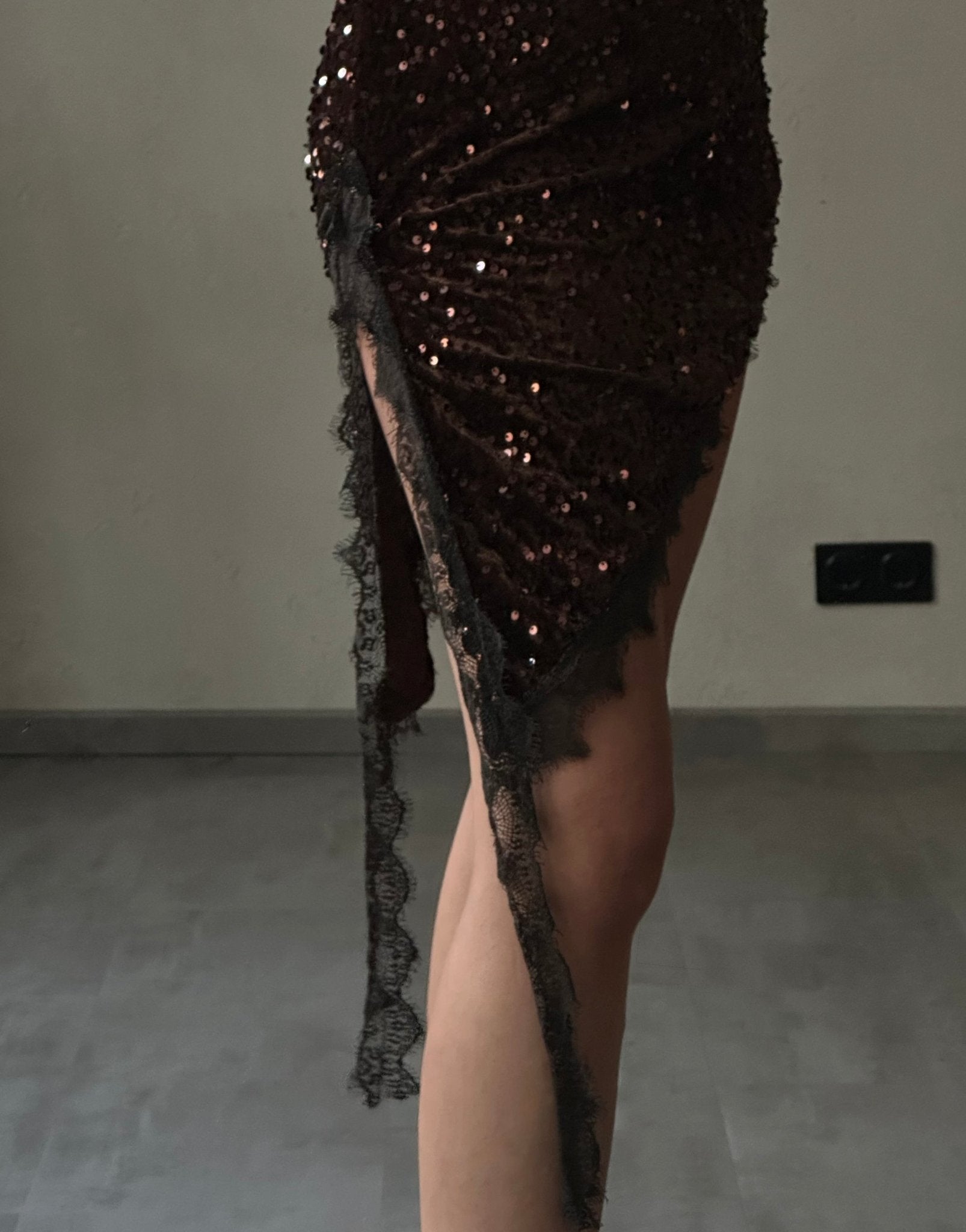 Asymmetrisches Pailletten - Spitzenkleid - Switch - Fashion