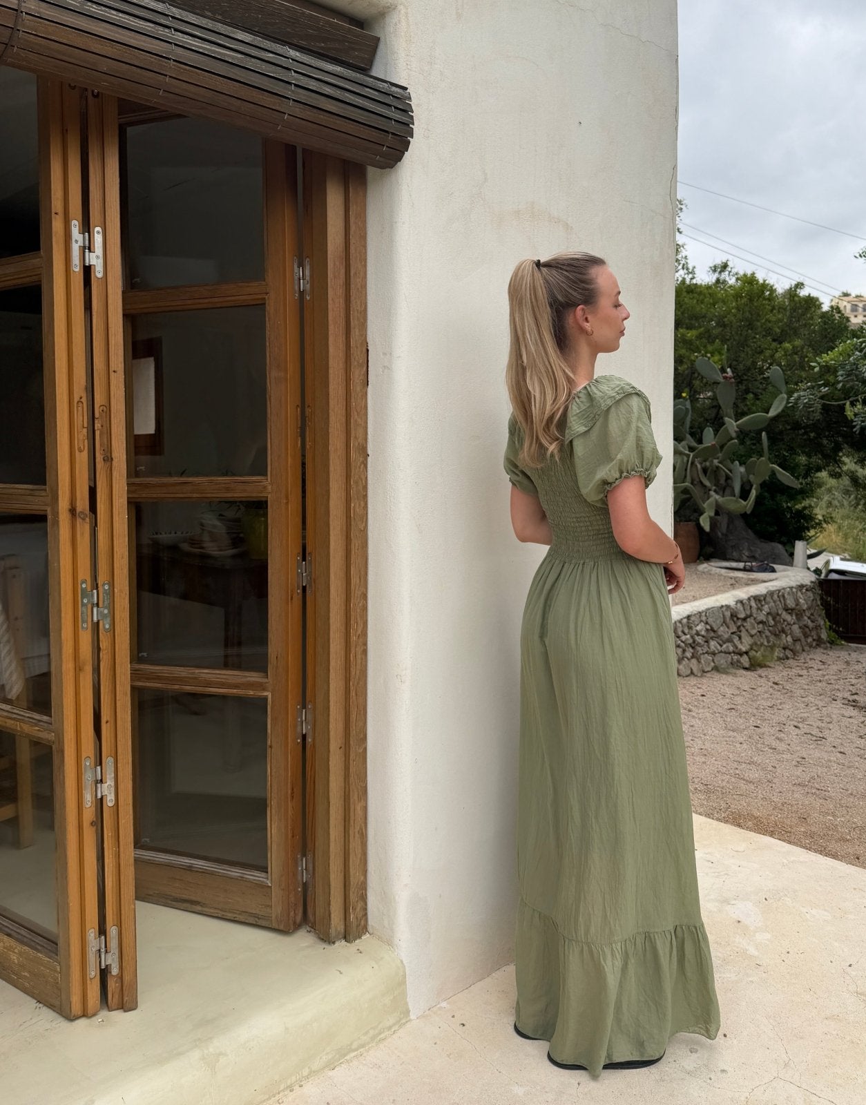 Baumwoll Maxikleid mit Kurzarm & Gummibund – Uni in Khaki - Switch-Fashion