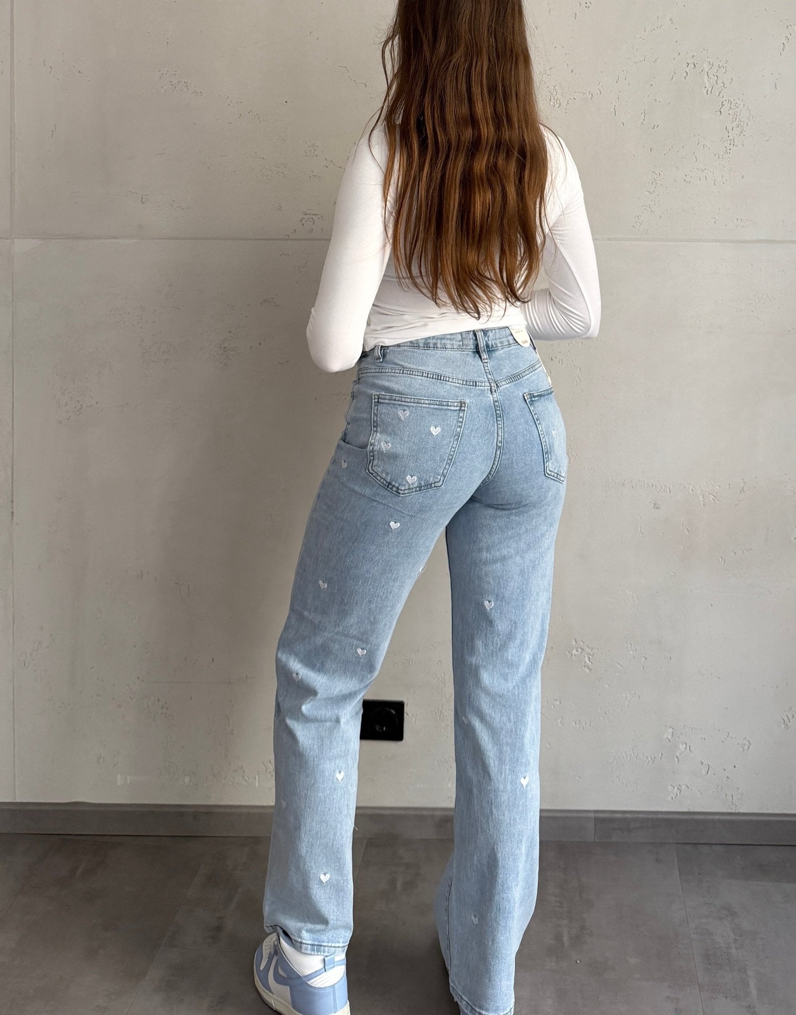 Blue Jeans mit gestickten Herzen und Stretch - Switch - Fashion