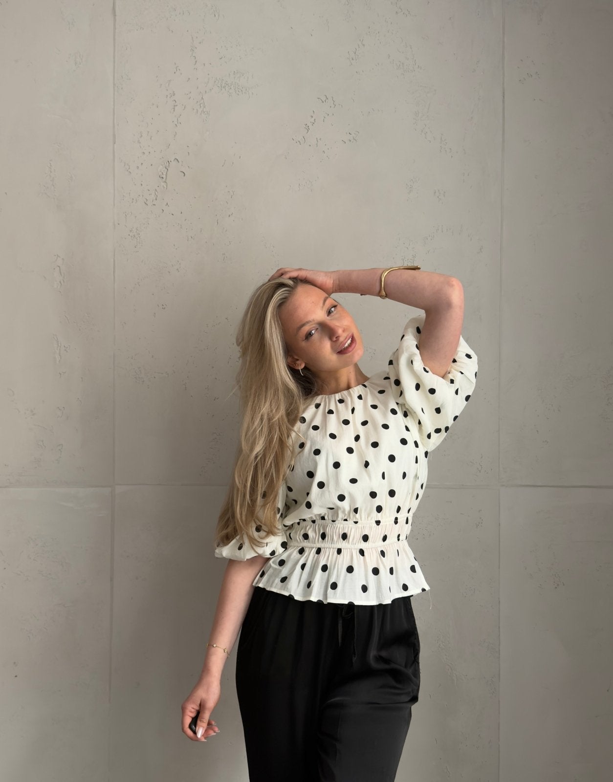 Bluse mit Punkten – Halbarm, Ballonärmel & Gummibund in der Taille - Switch - Fashion