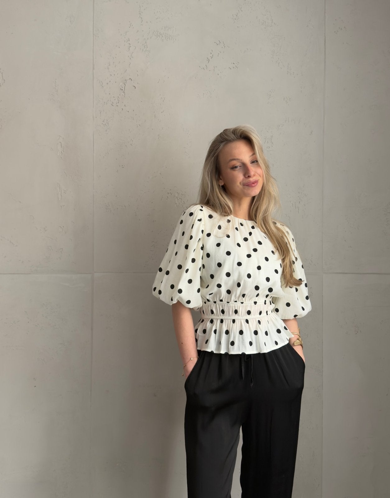 Bluse mit Punkten – Halbarm, Ballonärmel & Gummibund in der Taille - Switch - Fashion
