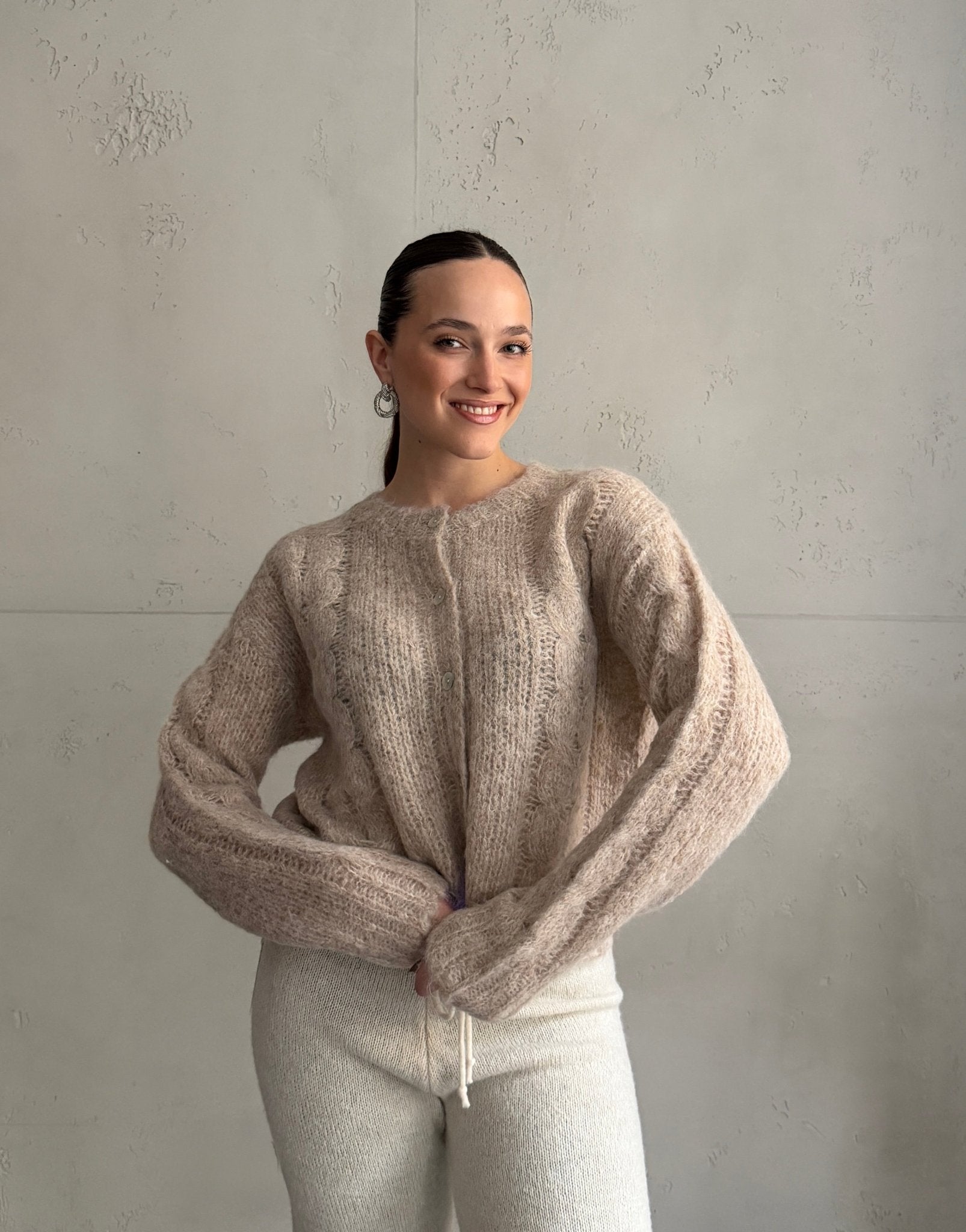 Cozy Basic: Kurze Strickjacke mit Zopfmuster - Switch - Fashion