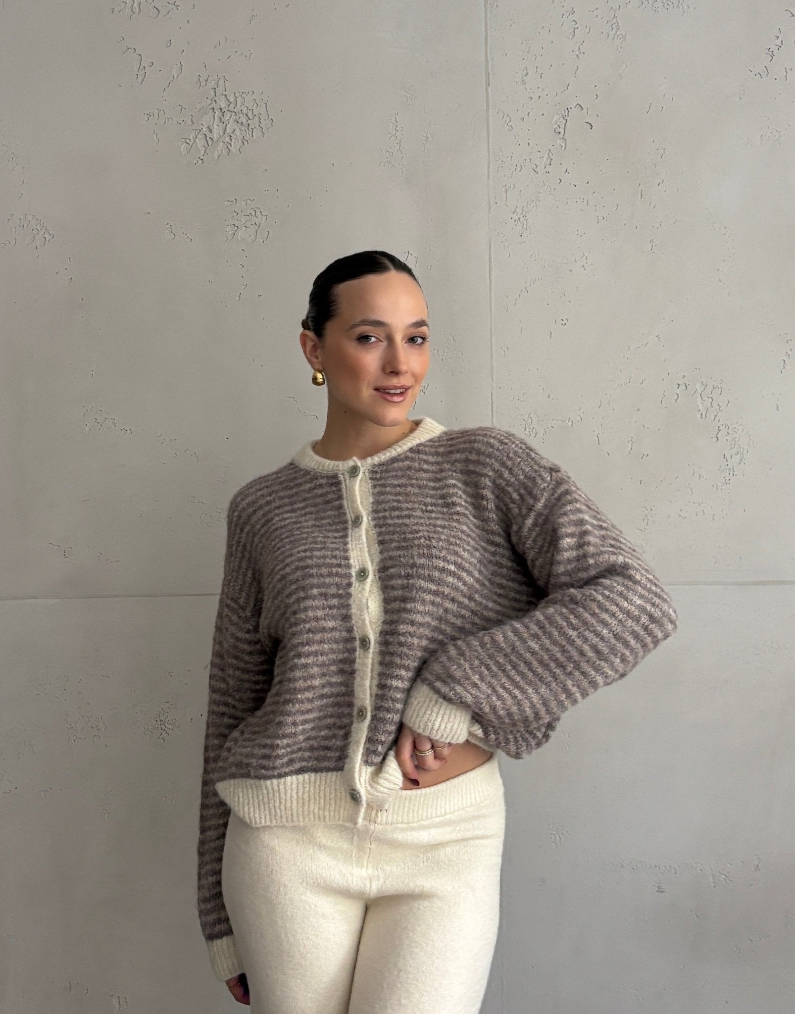 Feingestreifte Strickjacke mit Knöpfen - Switch - Fashion
