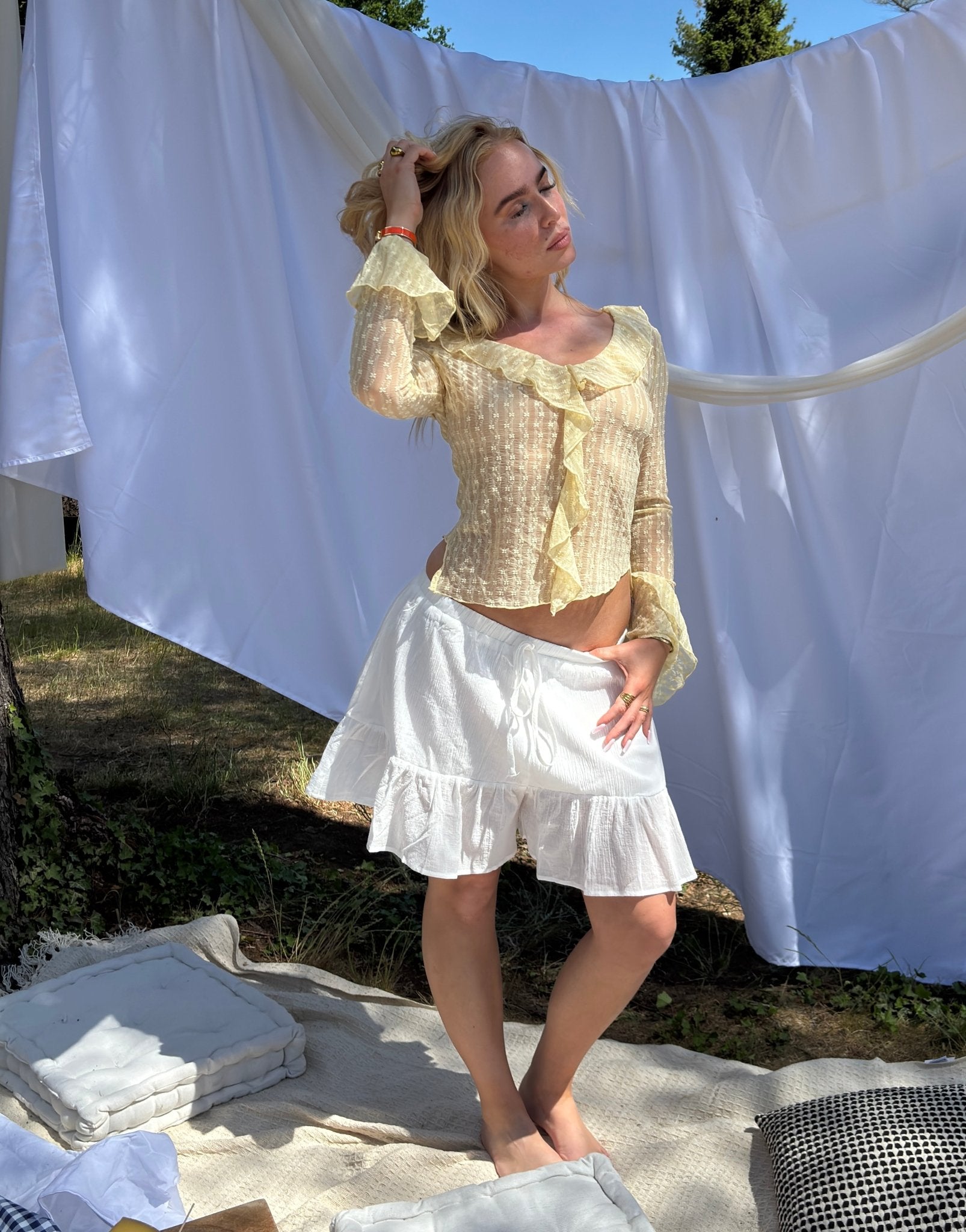 Gelbe Rüschenbluse mit Flower - Details - Switch - Fashion