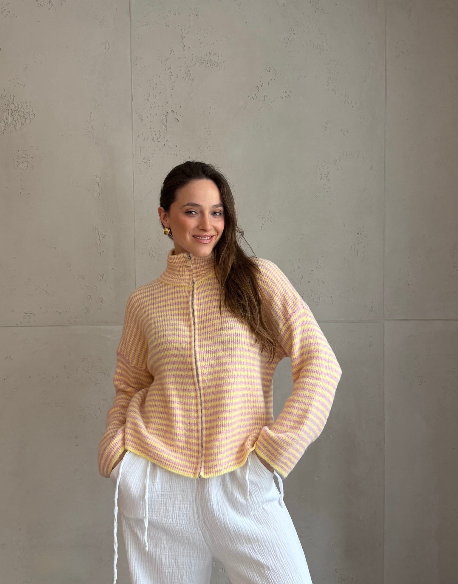 Gestreifte Strickjacke mit Reißverschluss & Stehkragen - Switch - Fashion