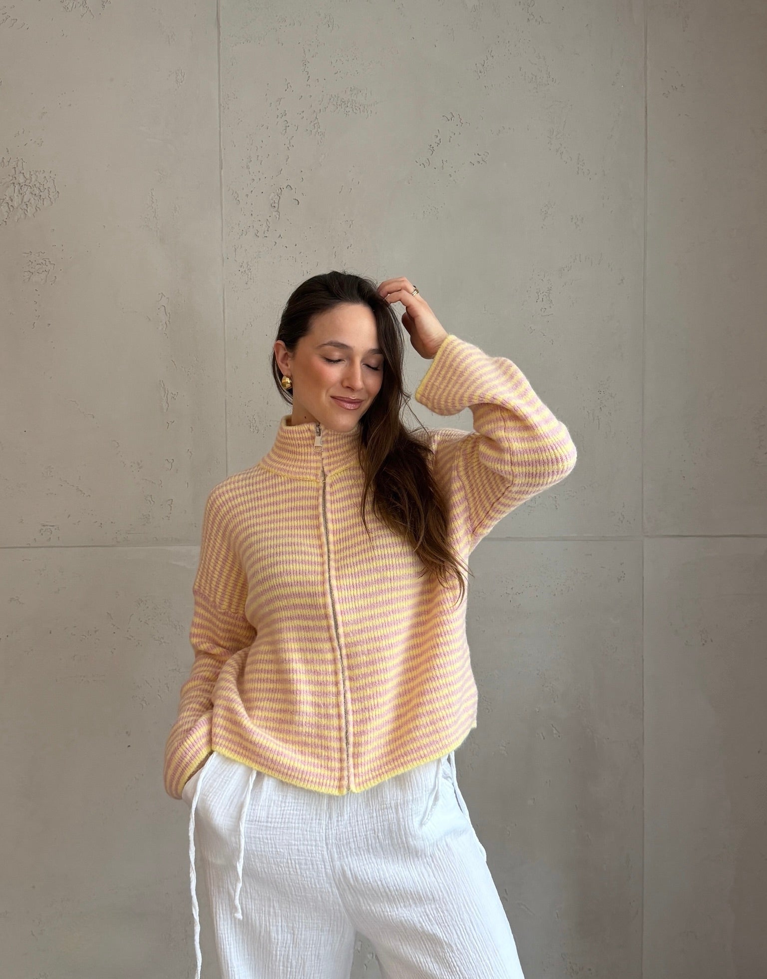 Gestreifte Strickjacke mit Reißverschluss & Stehkragen - Switch - Fashion