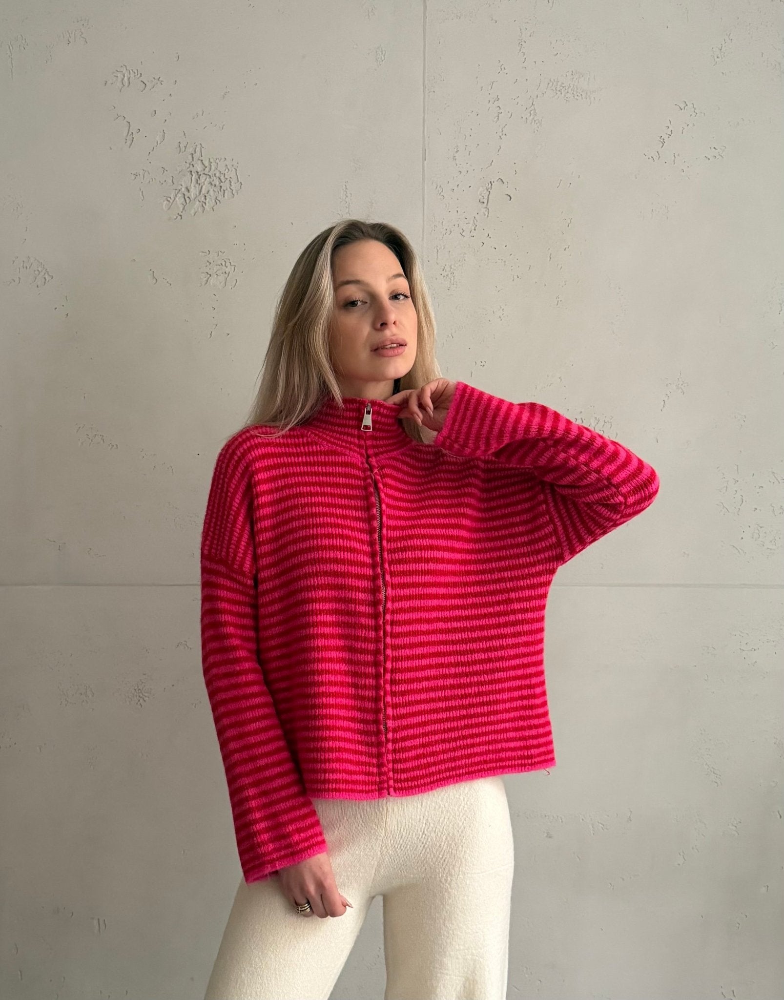 Gestreifte Strickjacke mit Reißverschluss & Stehkragen - Switch - Fashion