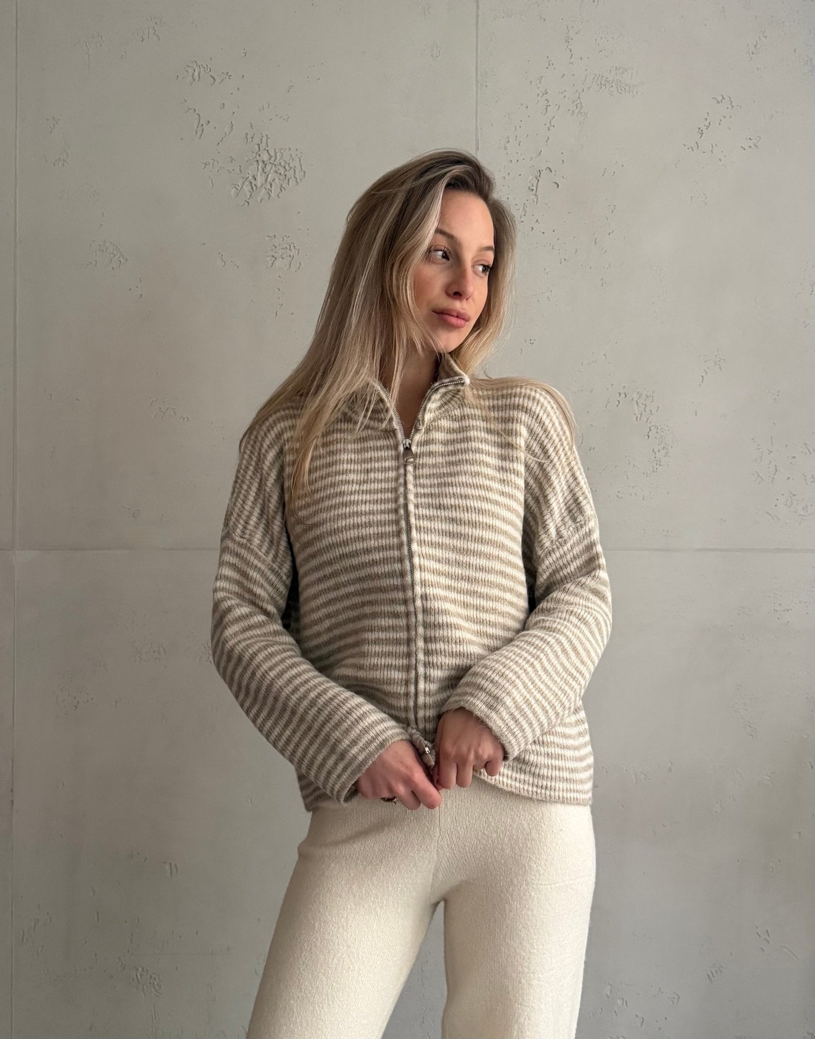 Gestreifte Strickjacke mit Reißverschluss & Stehkragen - Switch - Fashion