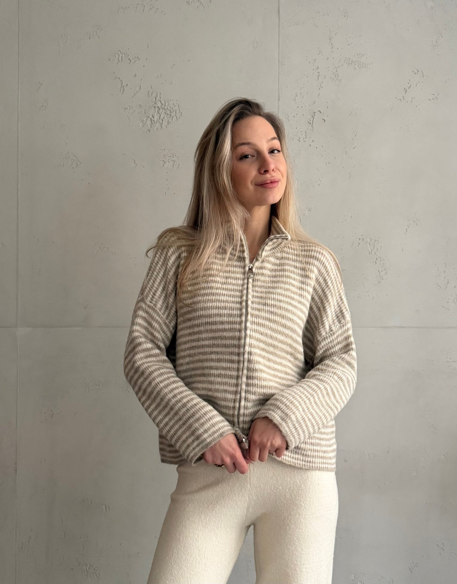 Gestreifte Strickjacke mit Reißverschluss & Stehkragen - Switch - Fashion