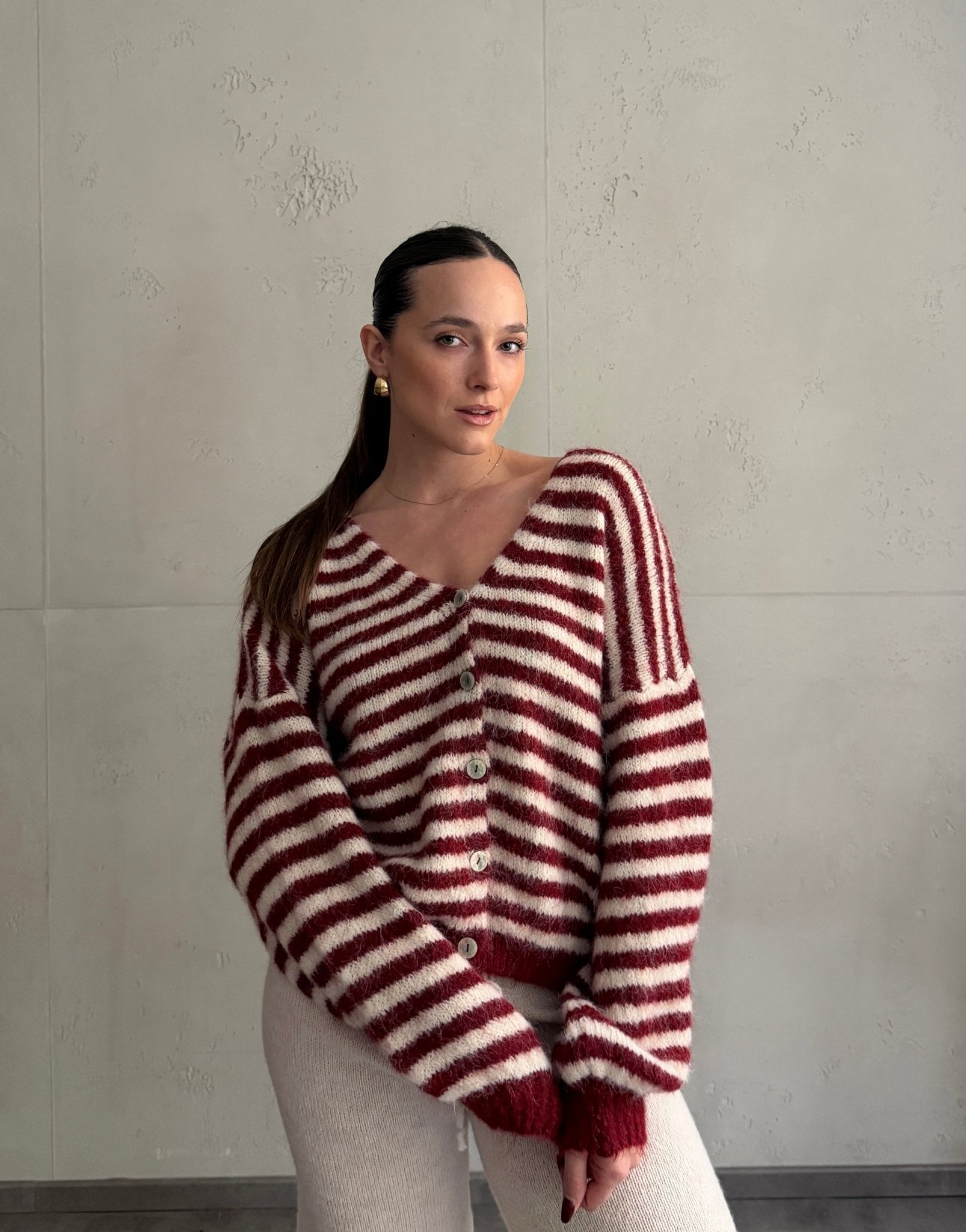 Gestreifte Strickjacke mit V - Ausschnitt - Switch - Fashion