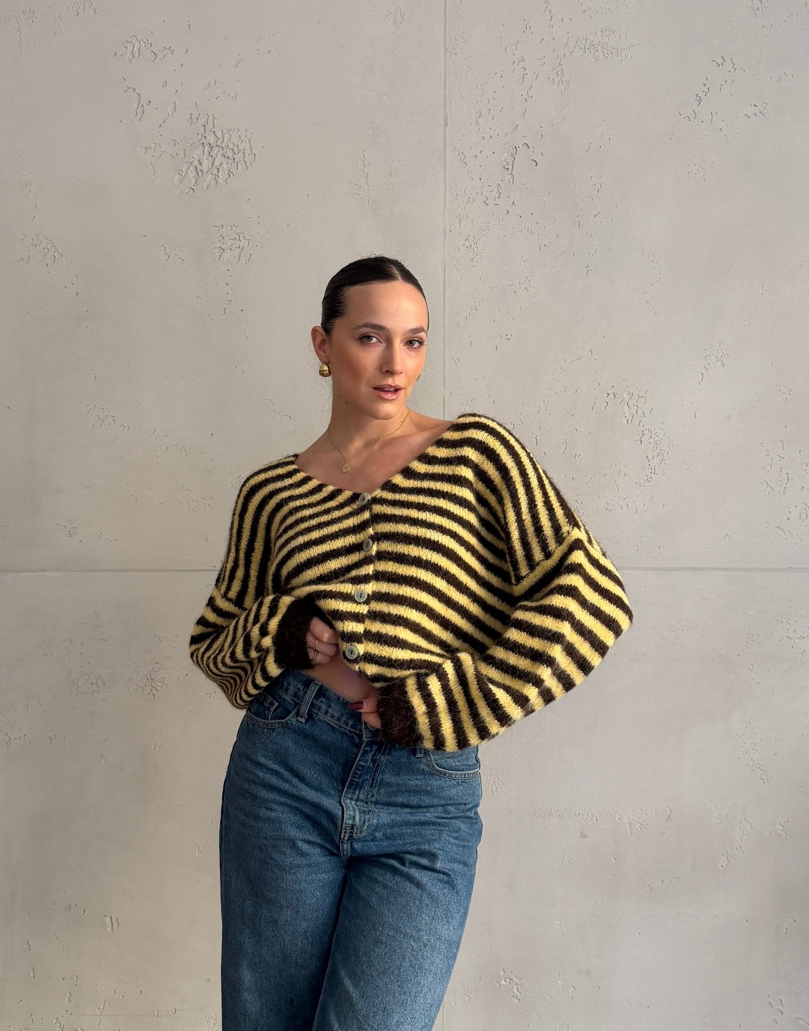 Gestreifte Strickjacke mit V - Ausschnitt - Switch - Fashion