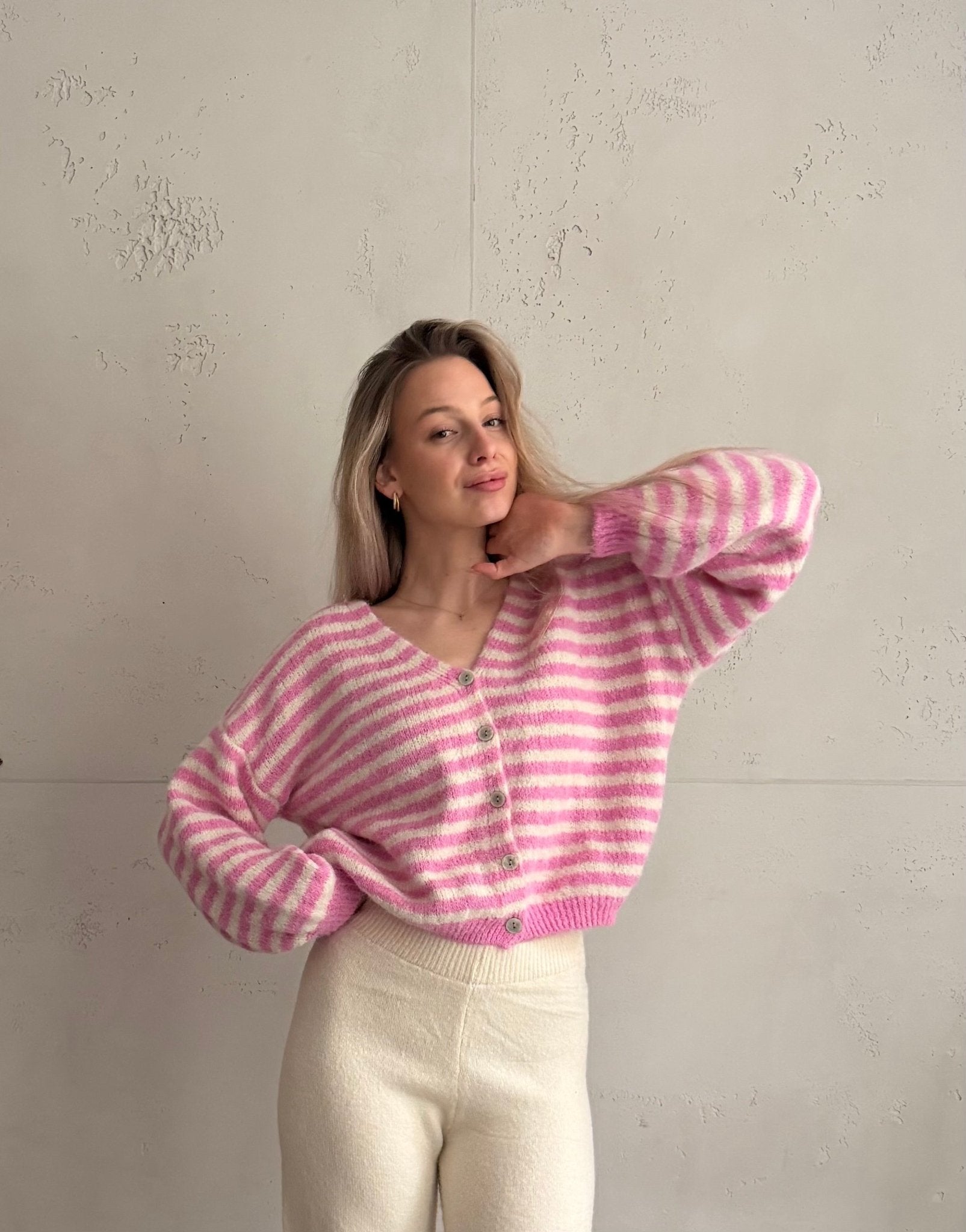 Gestreifte Strickjacke mit V - Ausschnitt - Switch - Fashion