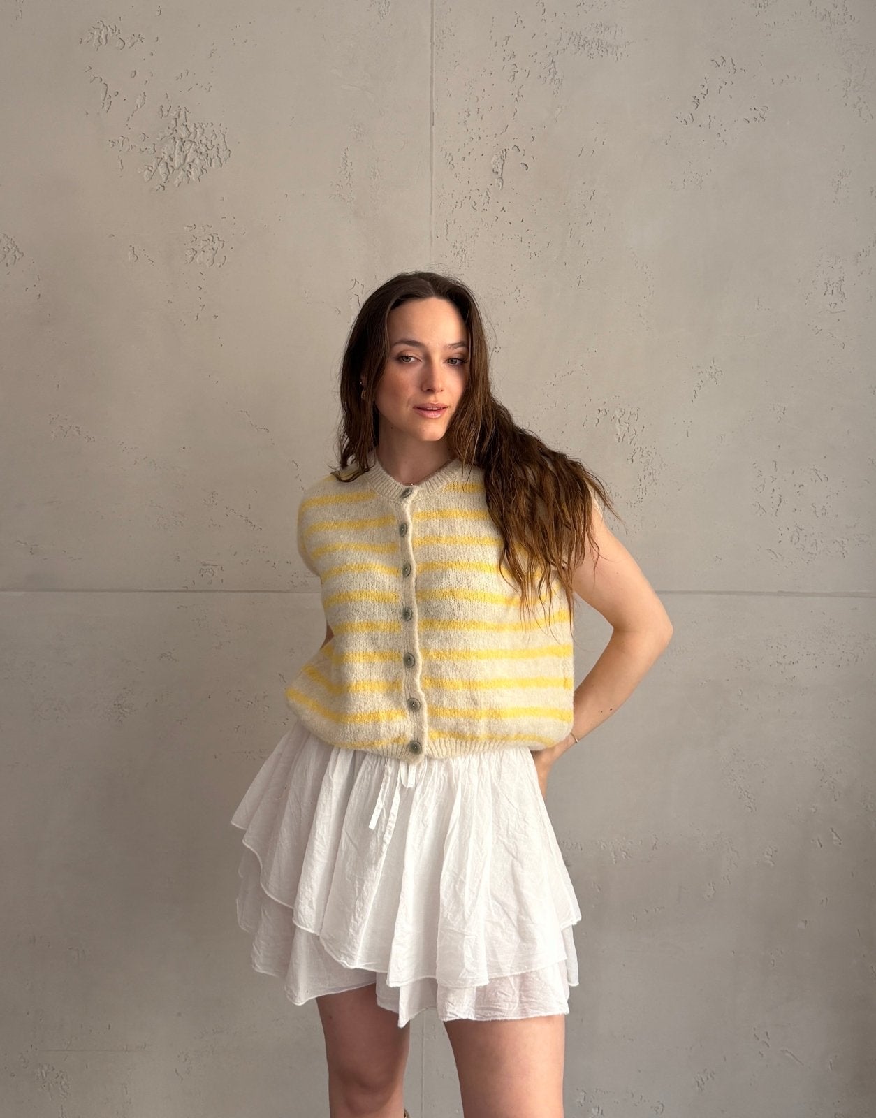 Gestreifter Pullunder mit Knöpfen & Übergeschnittener Schulter - Switch - Fashion