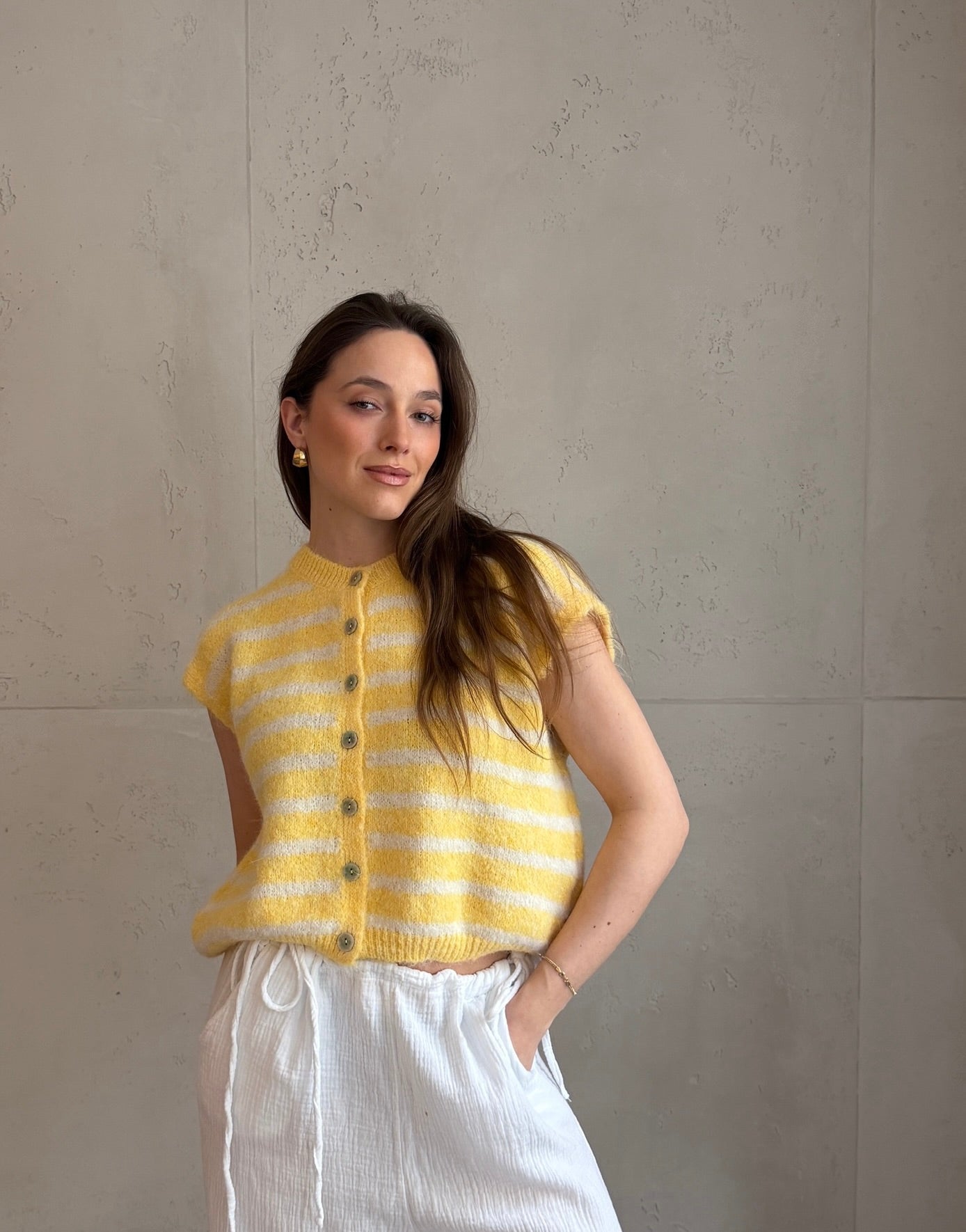 Gestreifter Pullunder mit Knöpfen & Übergeschnittener Schulter - Switch - Fashion