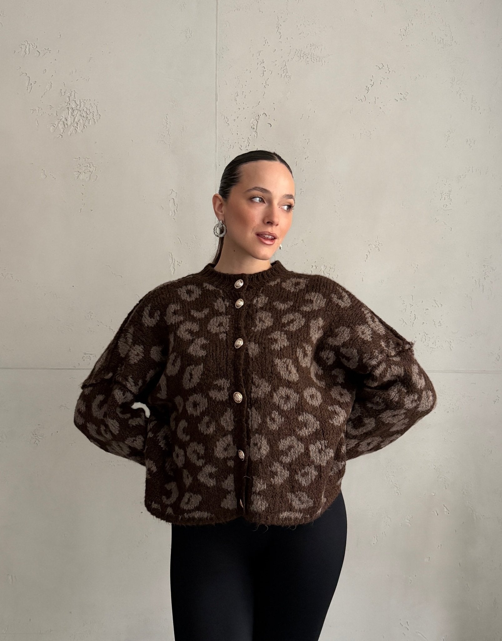 Kurze Leo Strickjacke mit goldenen Knöpfen - Switch - Fashion