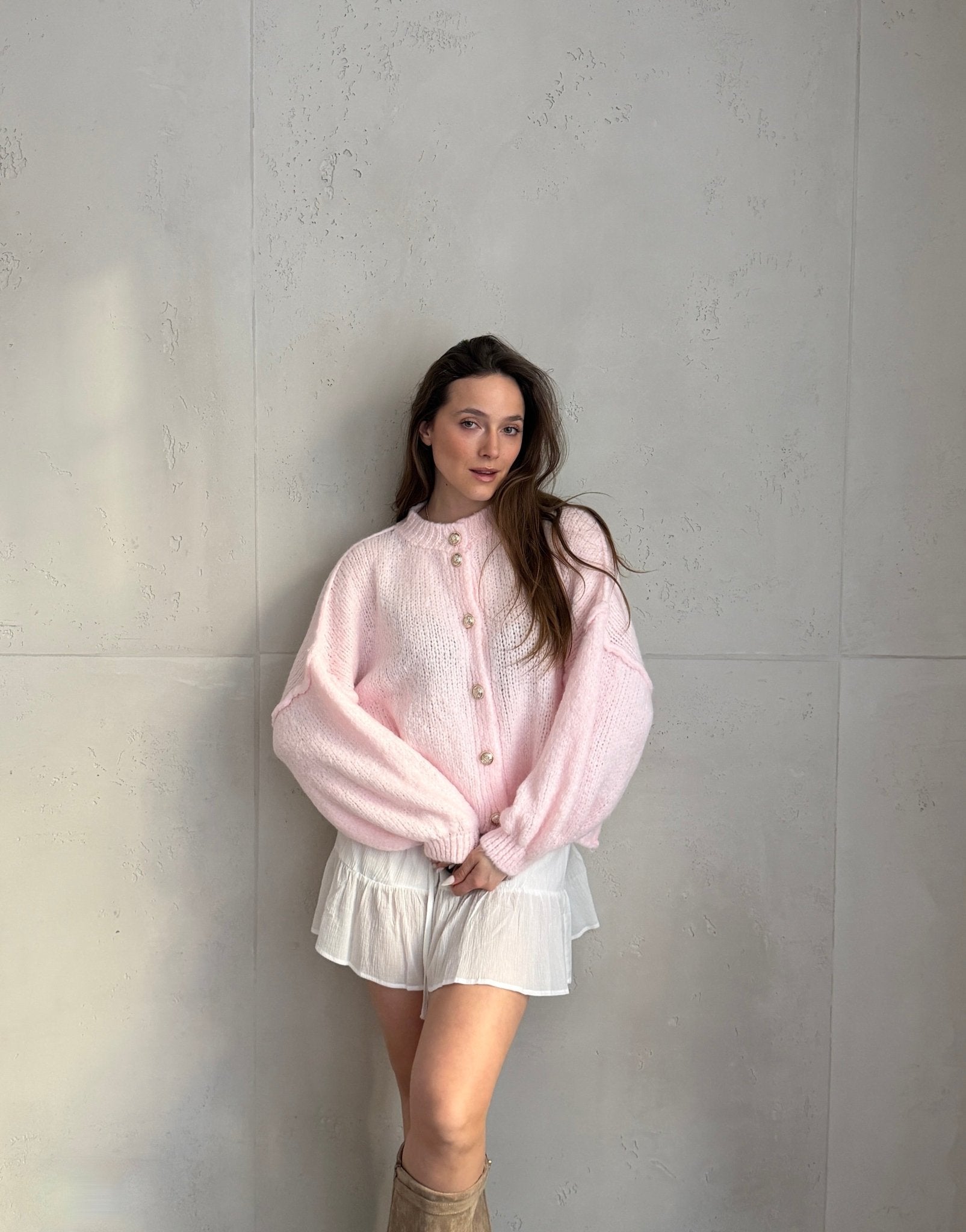 Kurze Strickjacke mit goldenen Knöpfen - Switch - Fashion