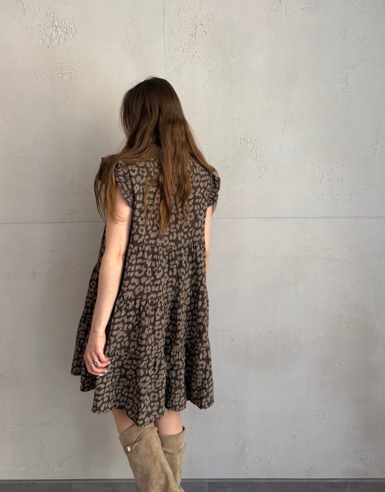 Kurzes Leo - Musselinkleid mit dezentem Rückenausschnitt - Switch - Fashion