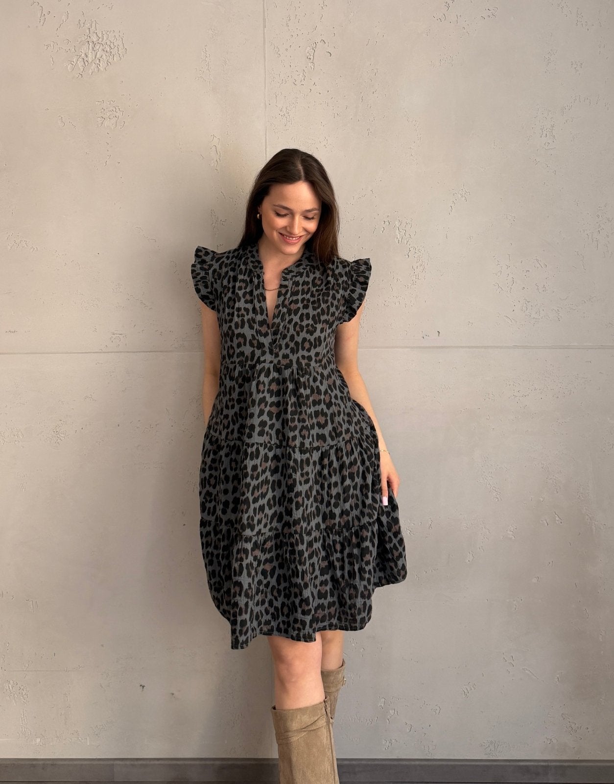 Kurzes Leo - Musselinkleid mit dezentem Rückenausschnitt - Switch - Fashion