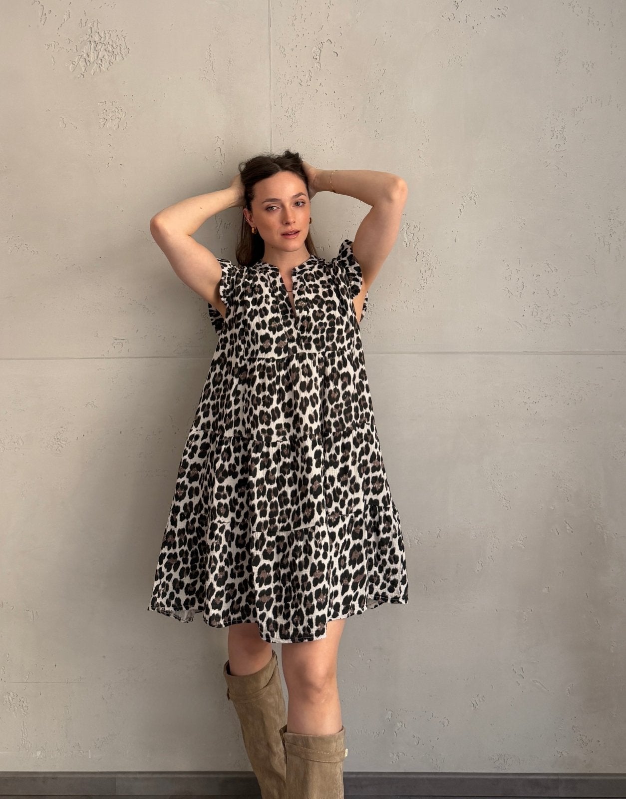 Kurzes Leo - Musselinkleid mit dezentem Rückenausschnitt - Switch - Fashion