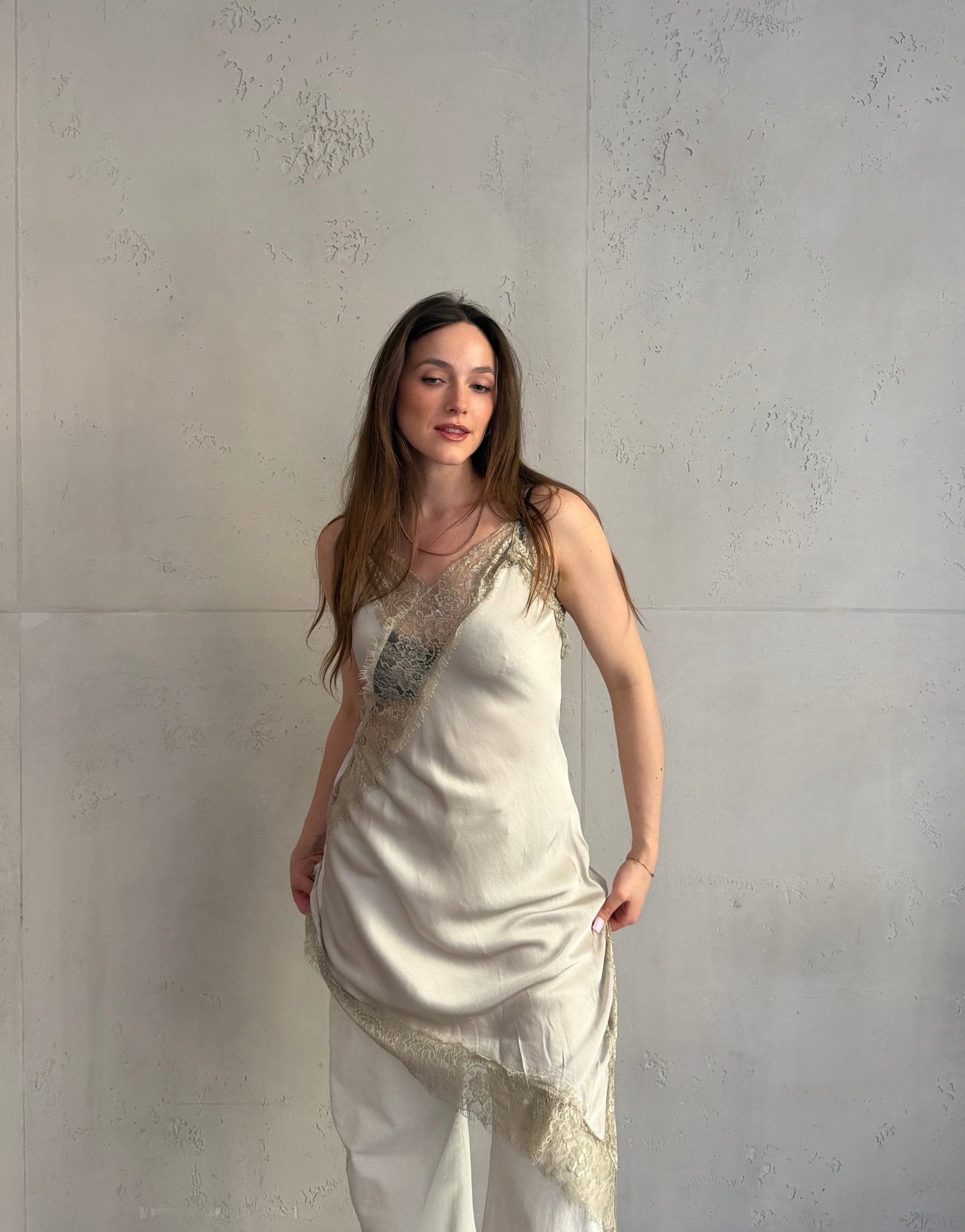 Langes asymmetrisches Spaghetti - Top mit Spitze - Switch - Fashion