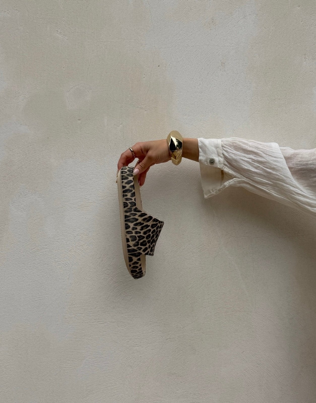 Leo Slides – Animal Print, Gummi, zwei Farben - Switch-Fashion