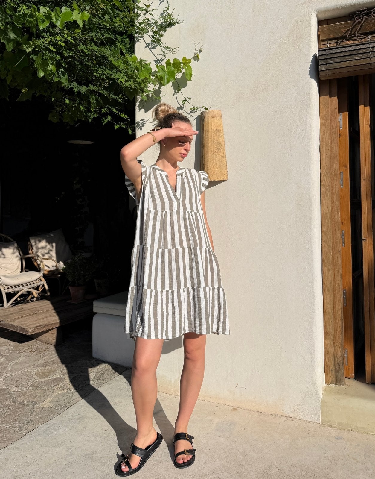 Musselin Minikleid mit Streifen & Rüschenärmel – 100% Baumwolle - Switch-Fashion