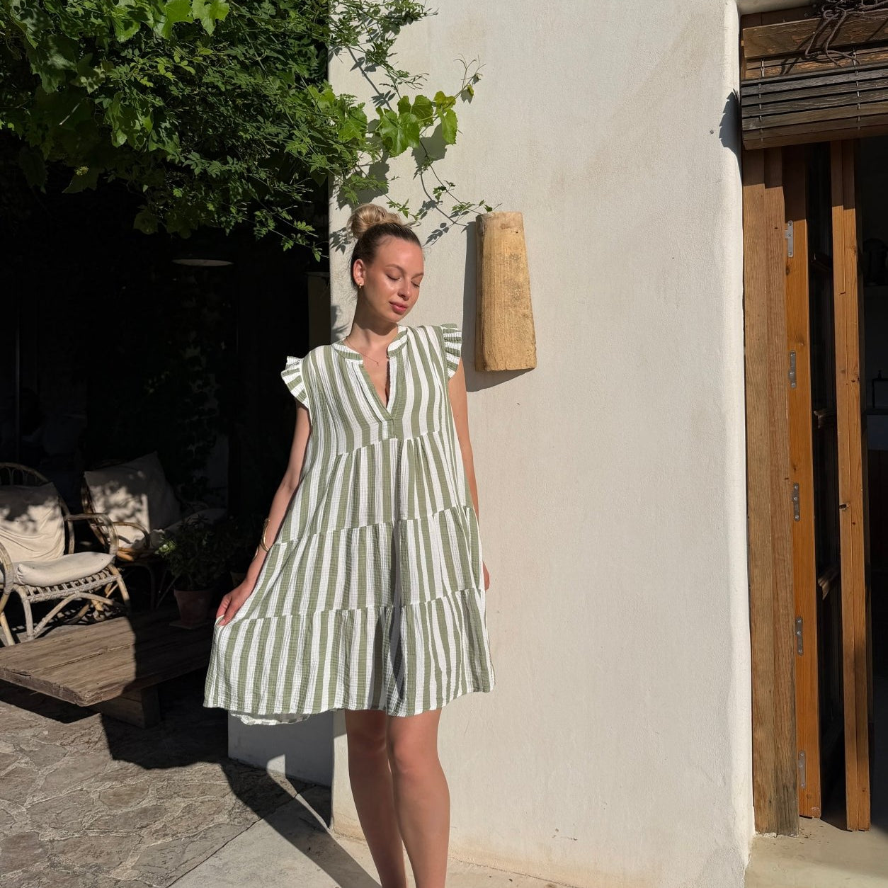 Musselin Minikleid mit Streifen & Rüschenärmel – 100% Baumwolle - Switch-Fashion