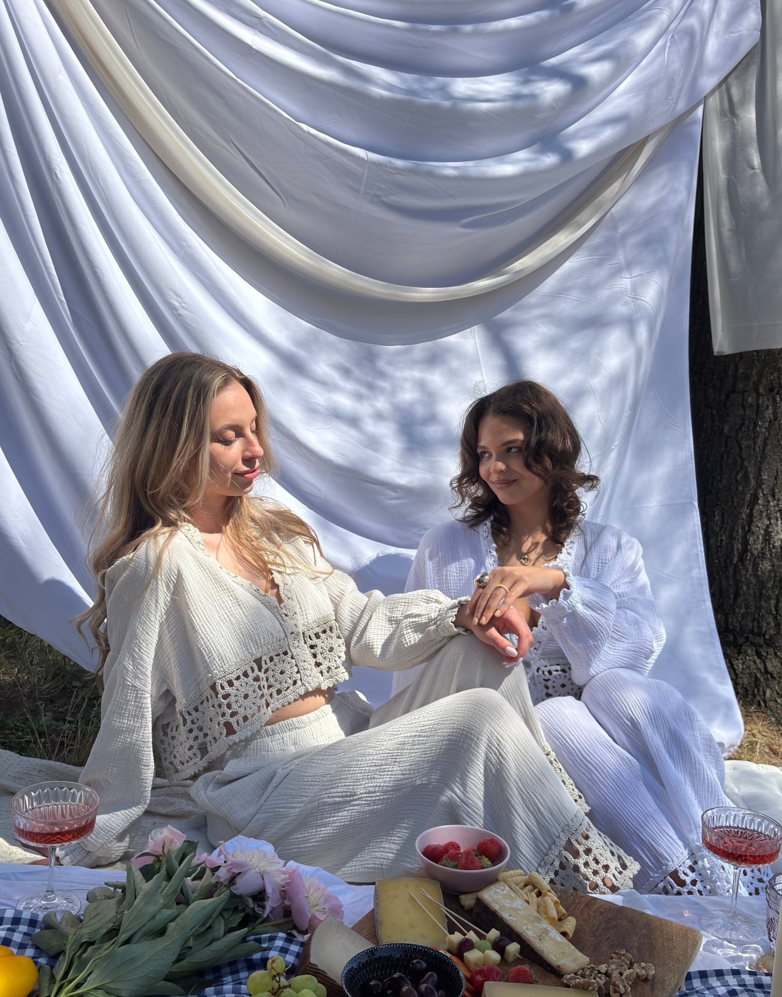 Musselin Set mit Häkel - Details – Bluse und Hose in Weiß oder Beige - Switch - Fashion