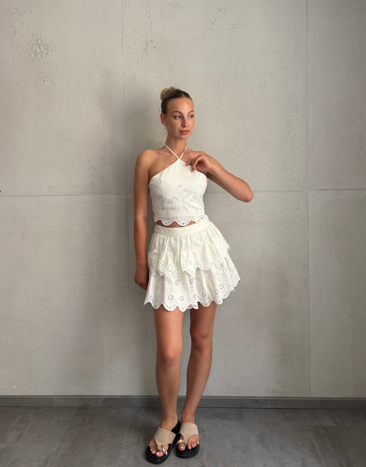 Neckholder Top mit Lochdesign in Offwhite - Switch-Fashion