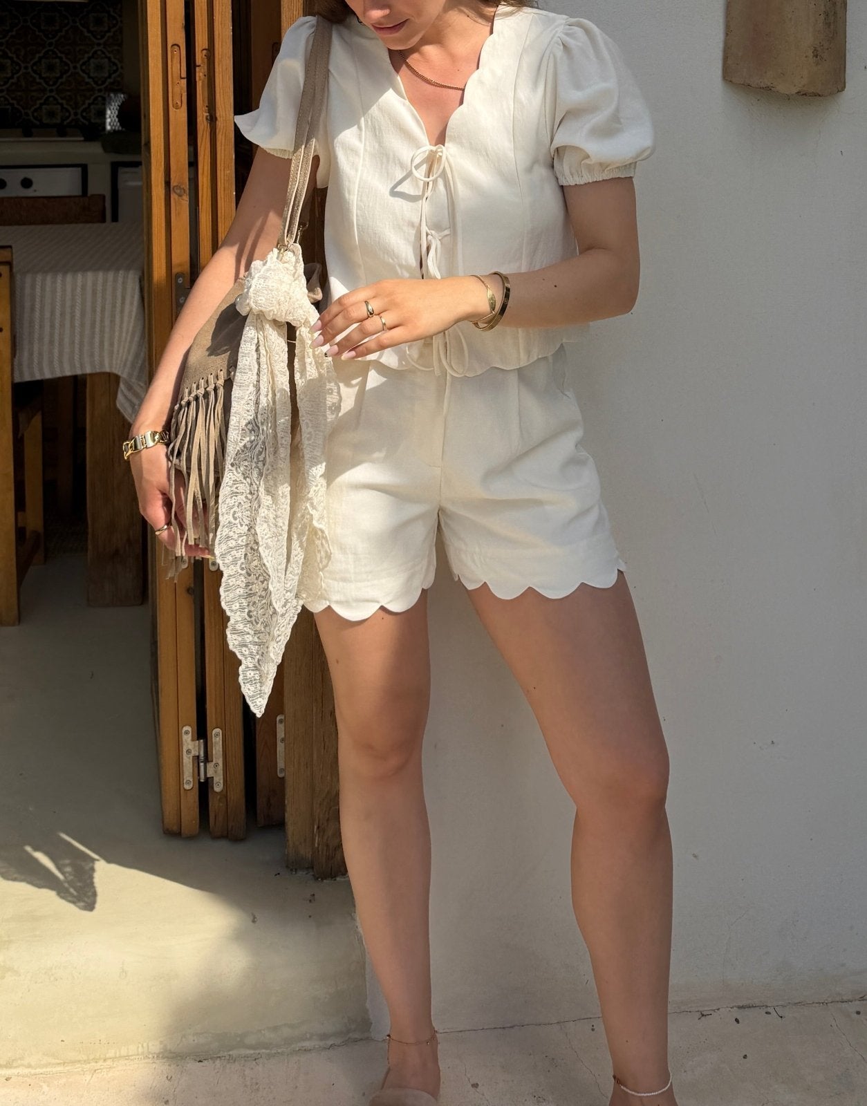 Offwhite Shorts mit Wellenrand – Bundfalte, Knöpfe, gefüttert - Switch-Fashion