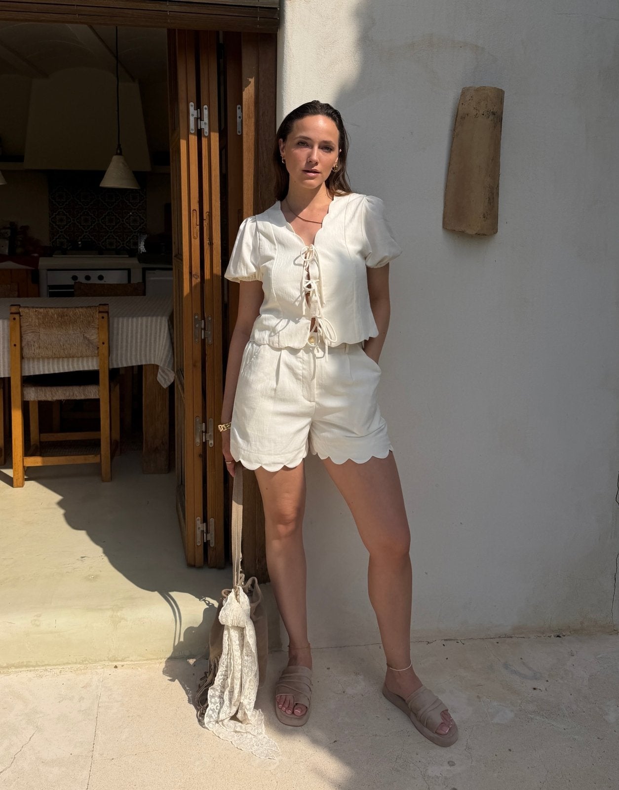 Offwhite Shorts mit Wellenrand – Bundfalte, Knöpfe, gefüttert - Switch-Fashion